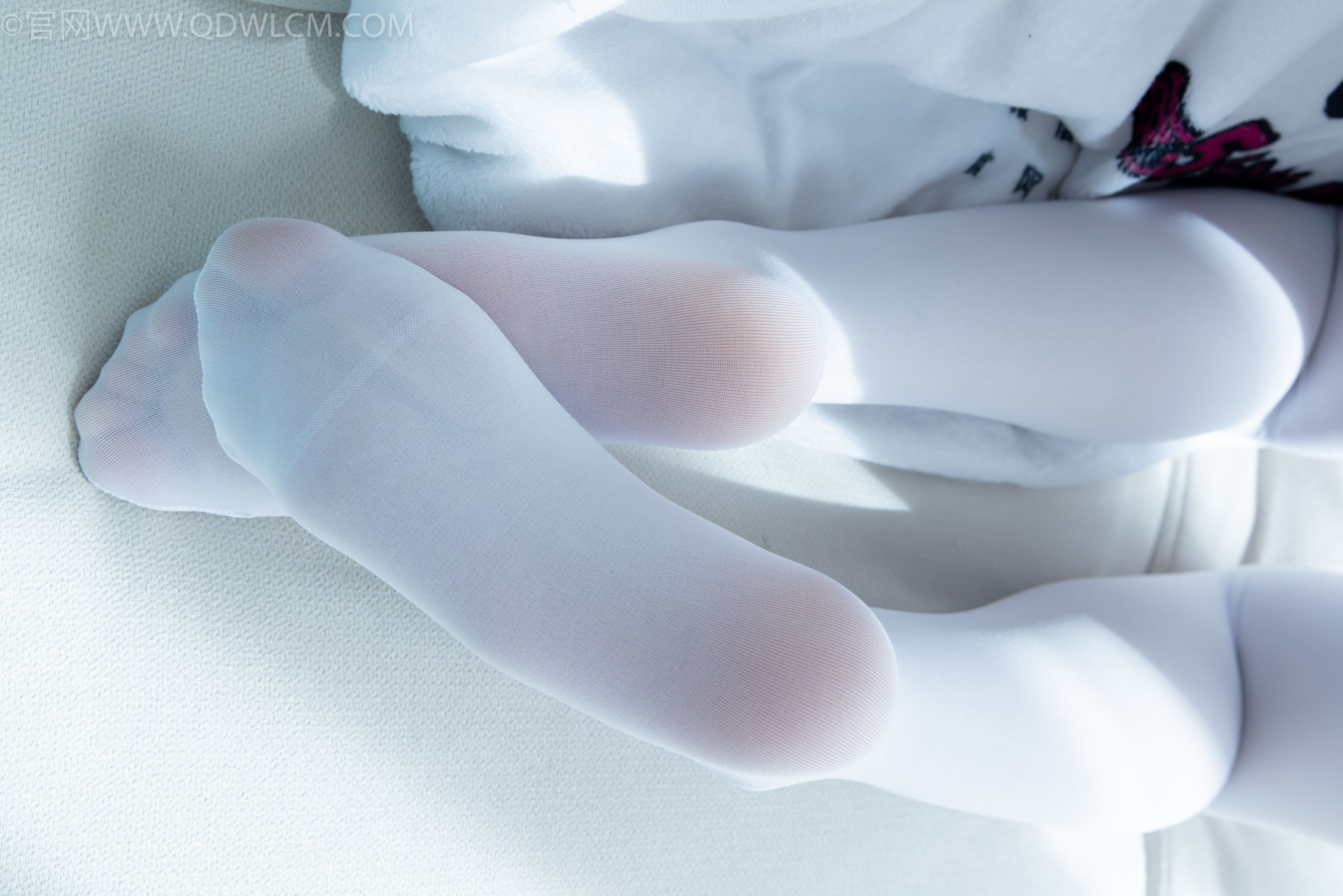 物恋传媒 No.2334 嘉木 - 运动鞋、厚白丝、裸足、裸足/(242P)