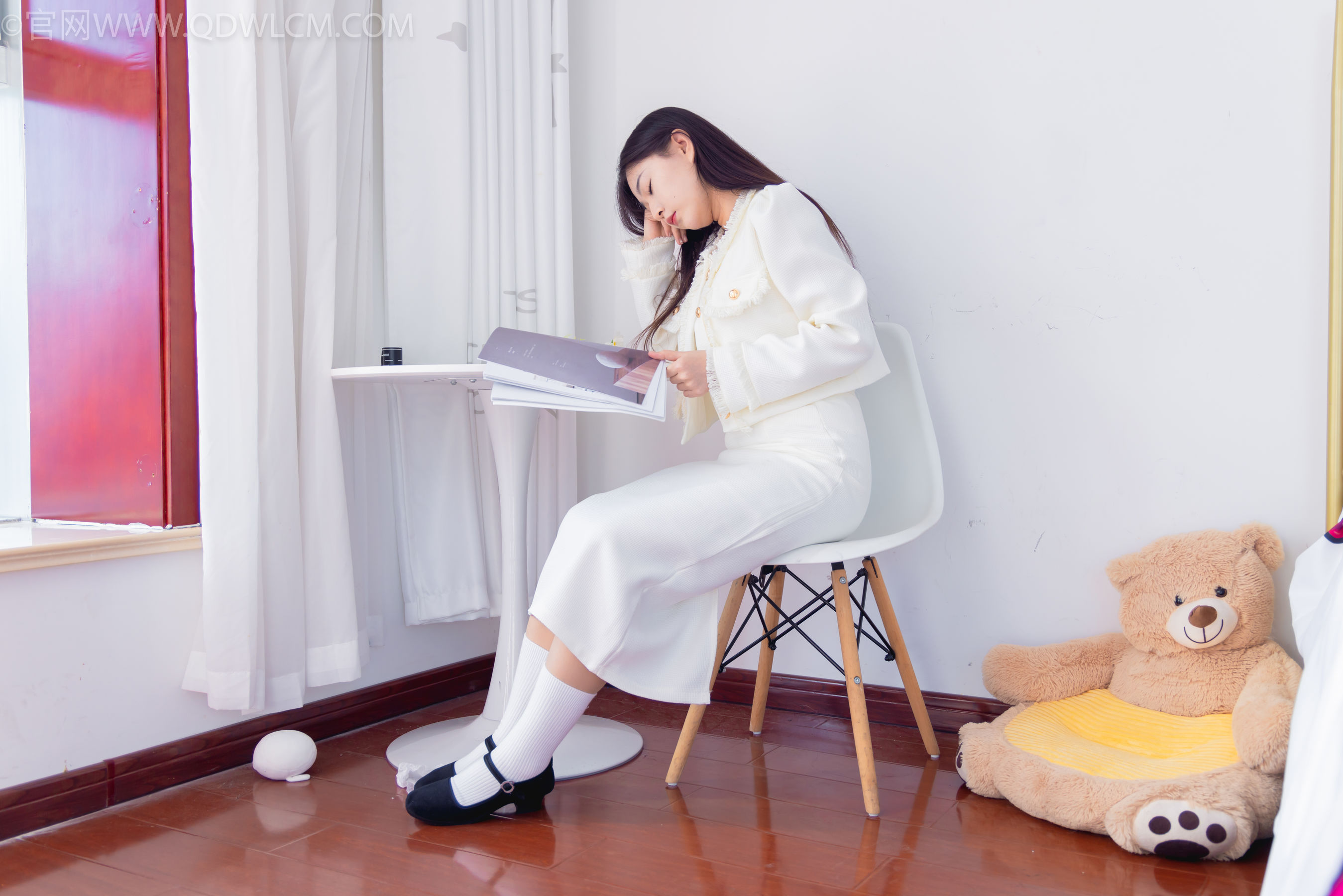 物恋传媒 No.2335 美兔 - 布鞋、长靴、白棉袜、薄肉丝/(227P)