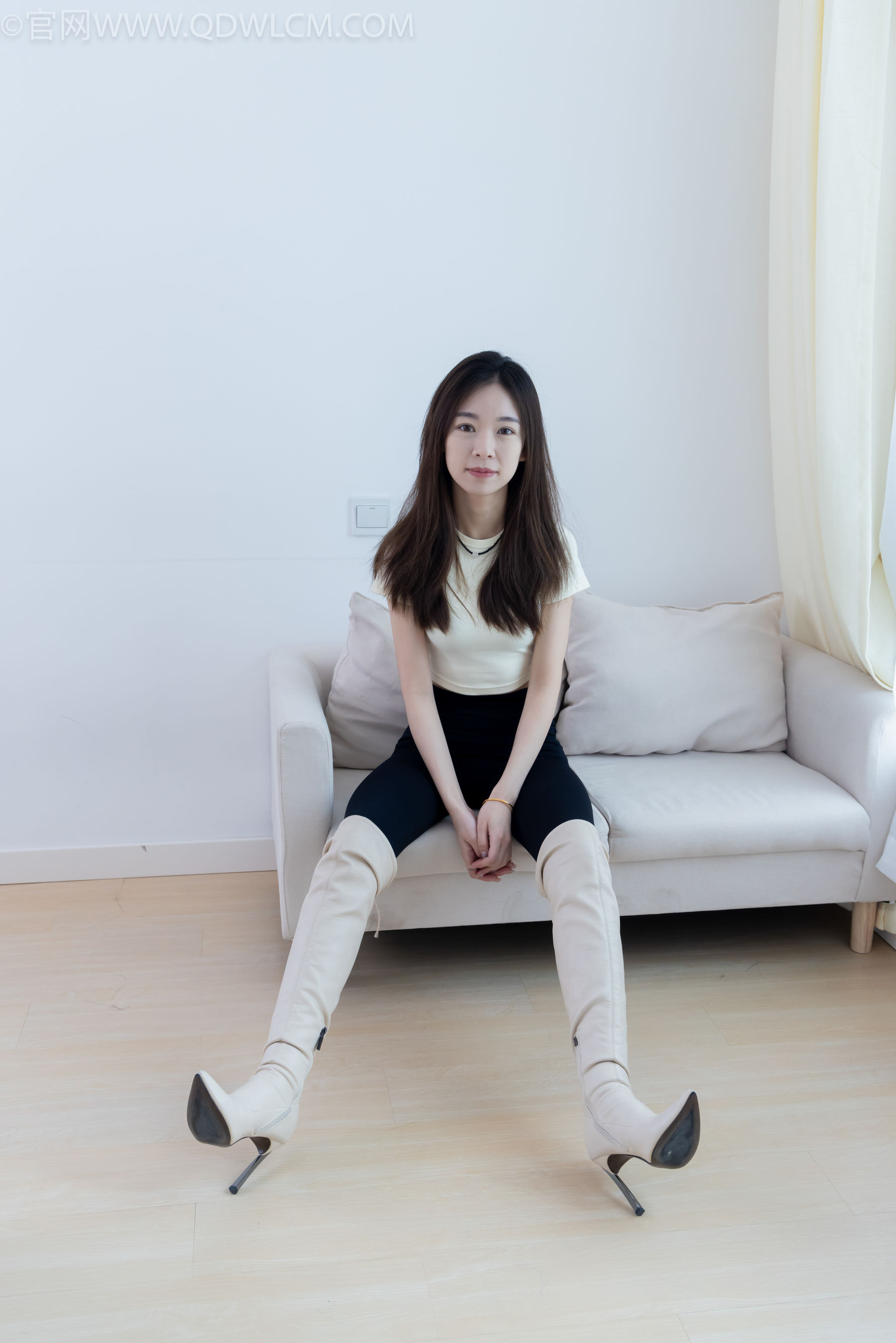 物恋传媒 No.2339 婷婷 - 长靴、白棉袜、裸足/(175P)