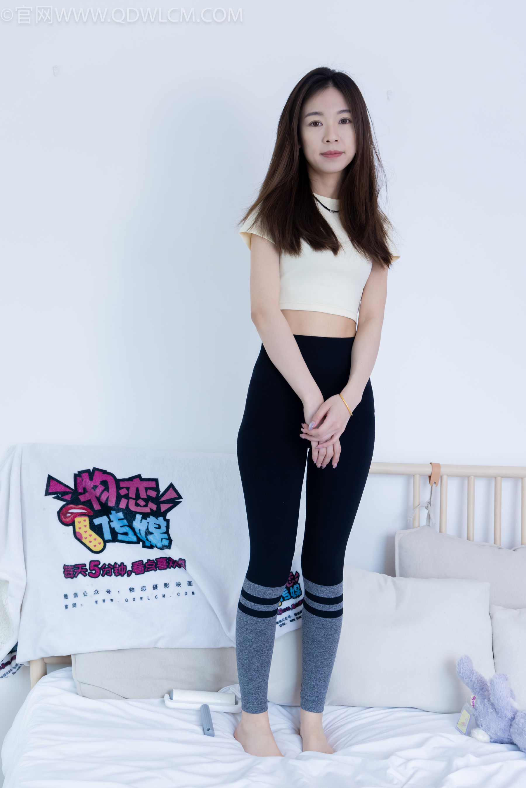 物恋传媒 No.2339 婷婷 - 长靴、白棉袜、裸足/(175P)