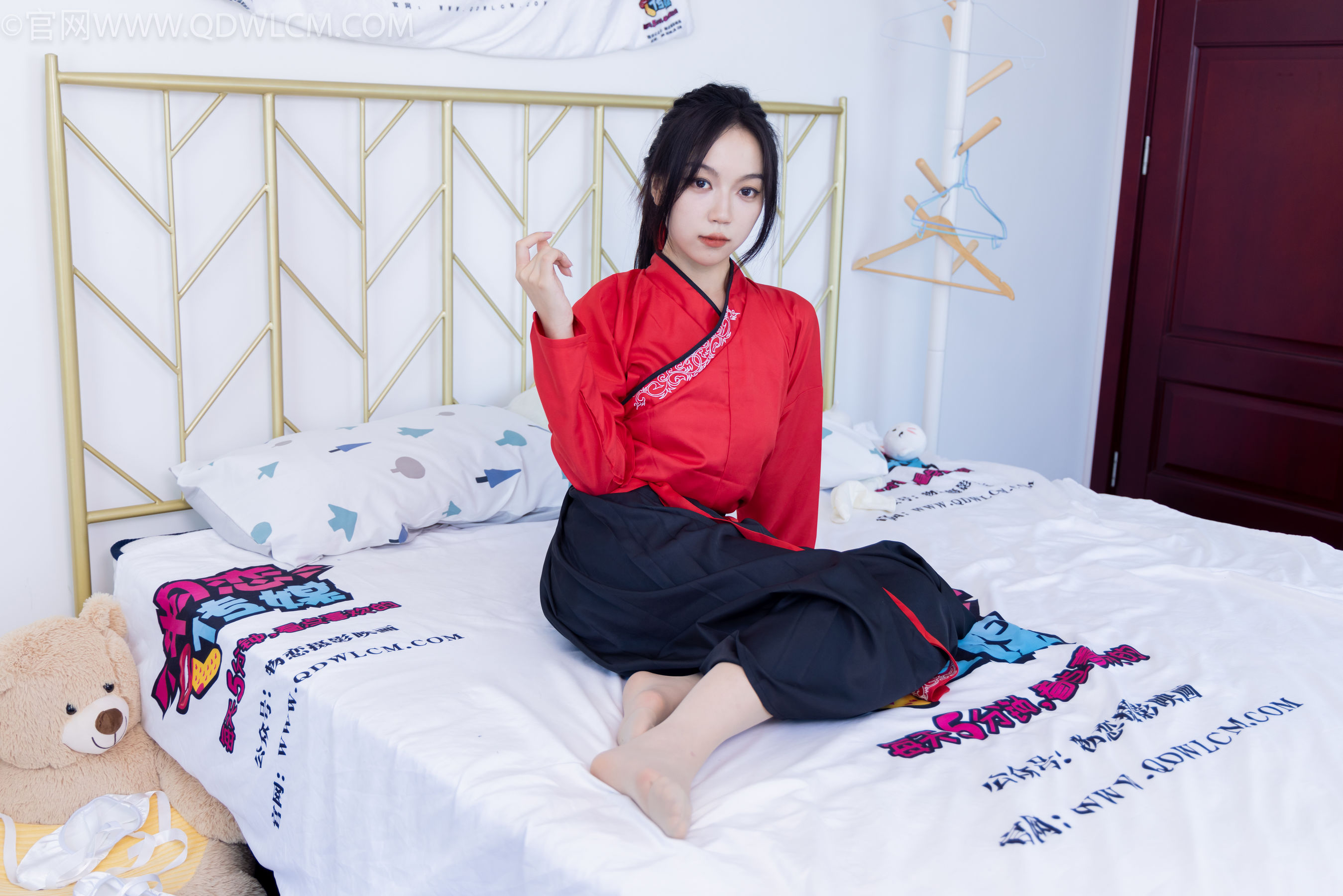 物恋传媒 No.2330 纱纱 - 汉服、皮鞋、白棉袜、薄肉丝/(219P)