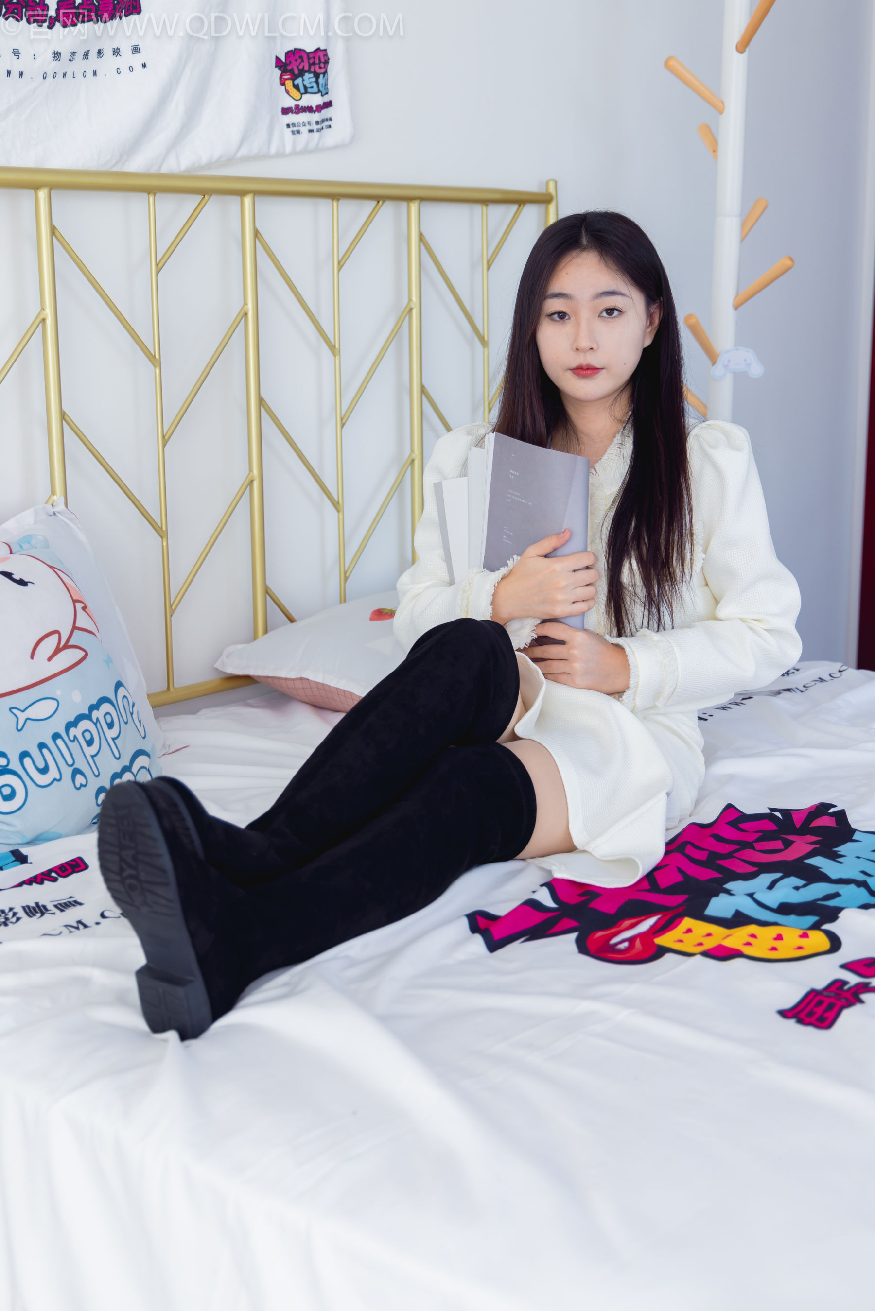 物恋传媒 No.2335 美兔 - 布鞋、长靴、白棉袜、薄肉丝/(227P)