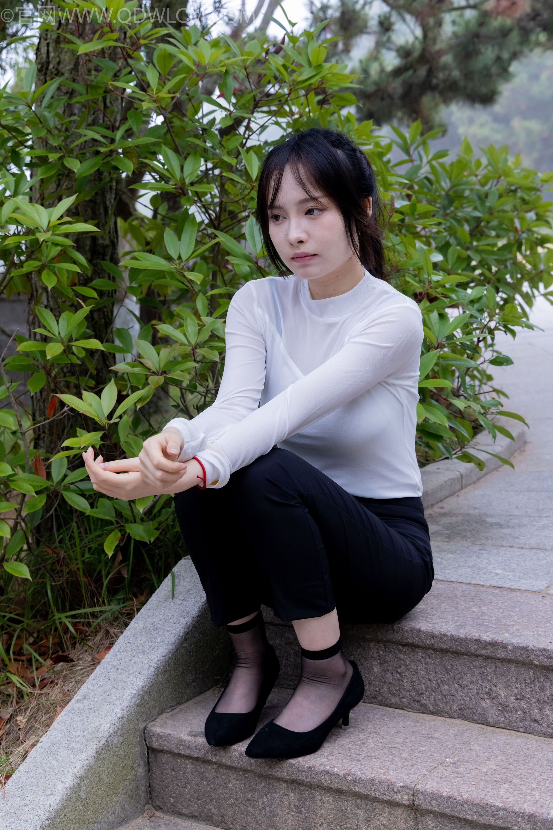 物恋传媒 No.2337 小酒 - 高跟鞋、短黑丝、短白丝/(315P)