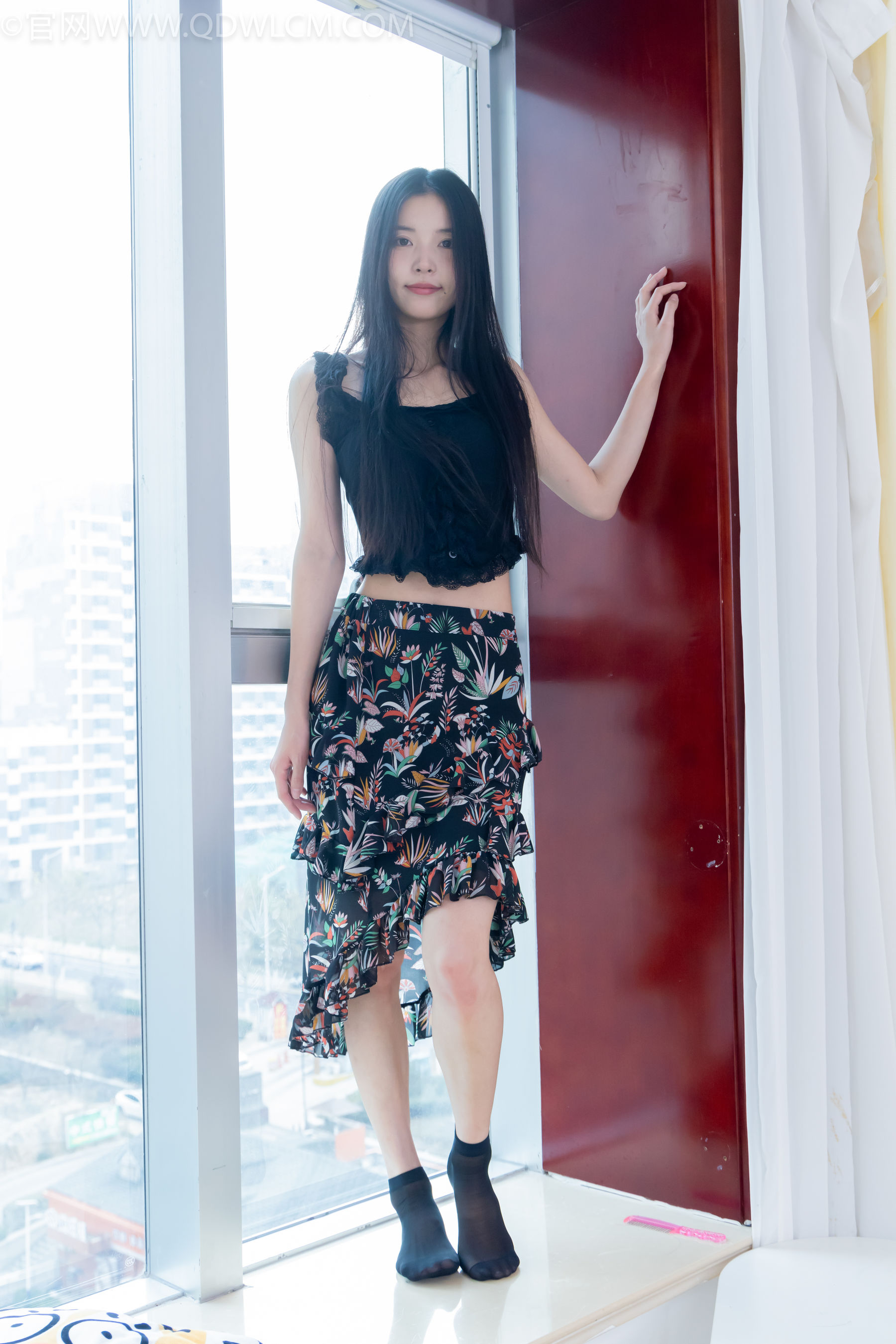 物恋传媒 No.2332 茯苓 - 短靴、短黑丝、裸足/(184P)