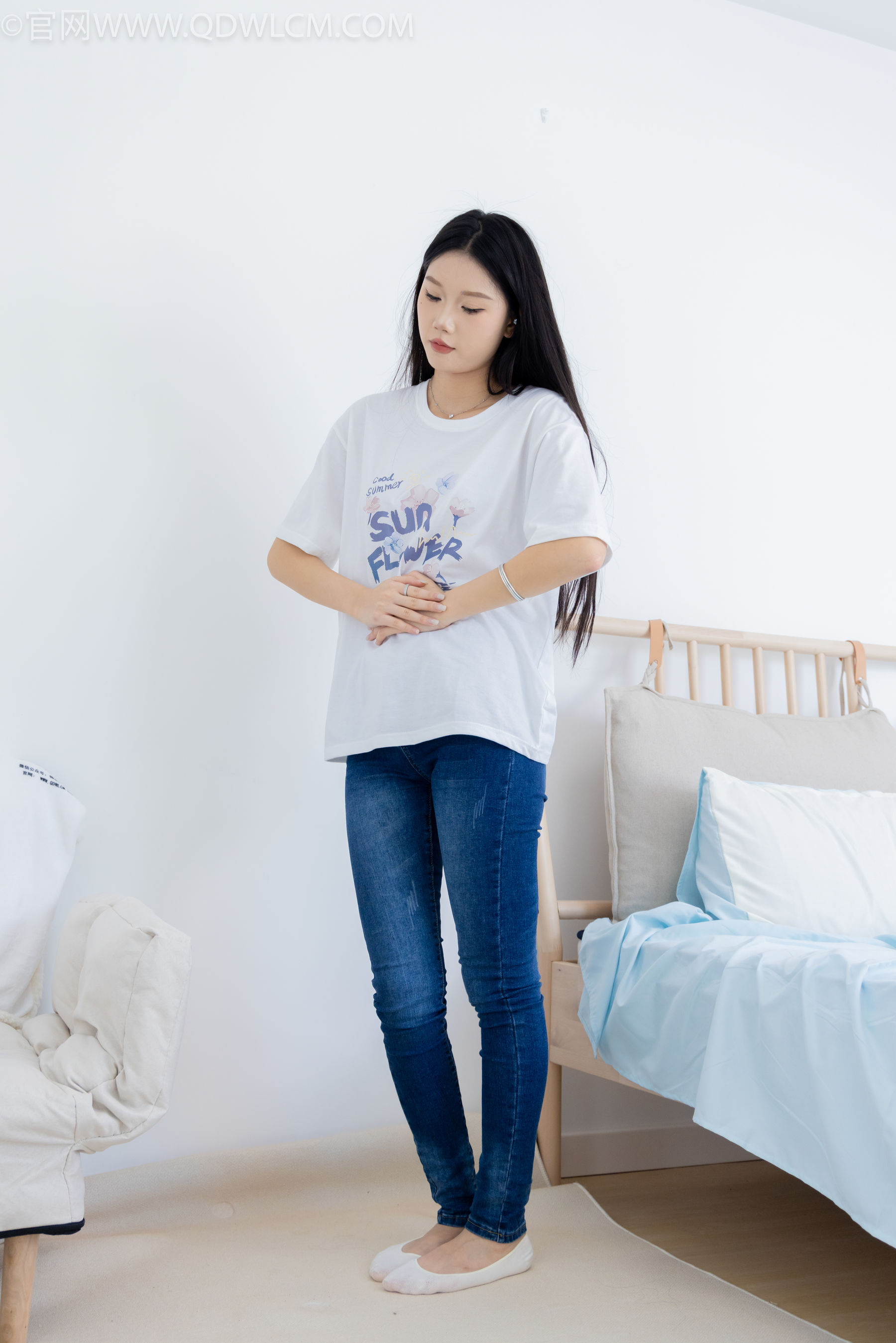 物恋传媒 No.2329 小竹 - 帆布鞋、白船袜、肚子疼揉肚子剧情/(158P)