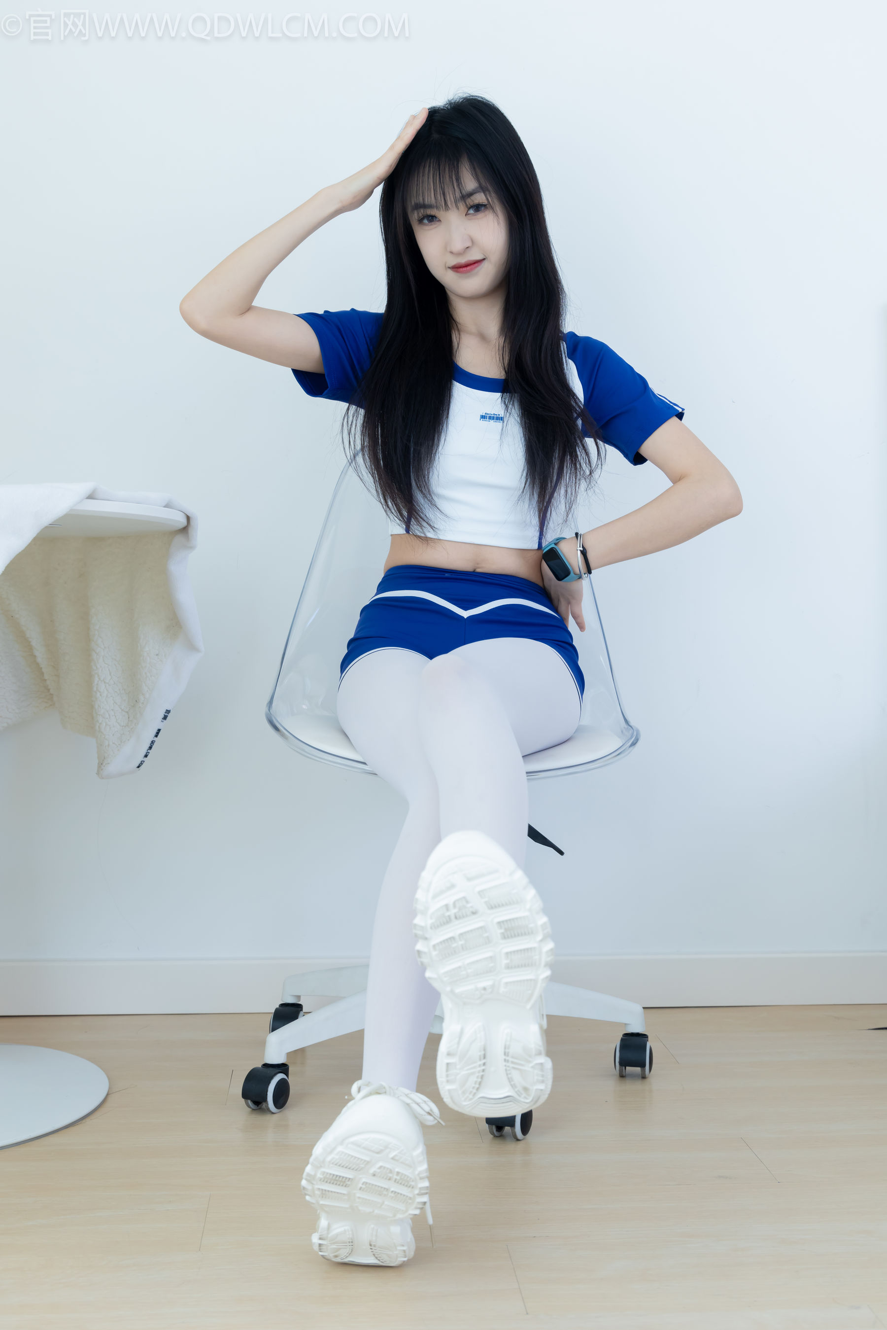 物恋传媒 No.2334 嘉木 - 运动鞋、厚白丝、裸足、裸足/(242P)