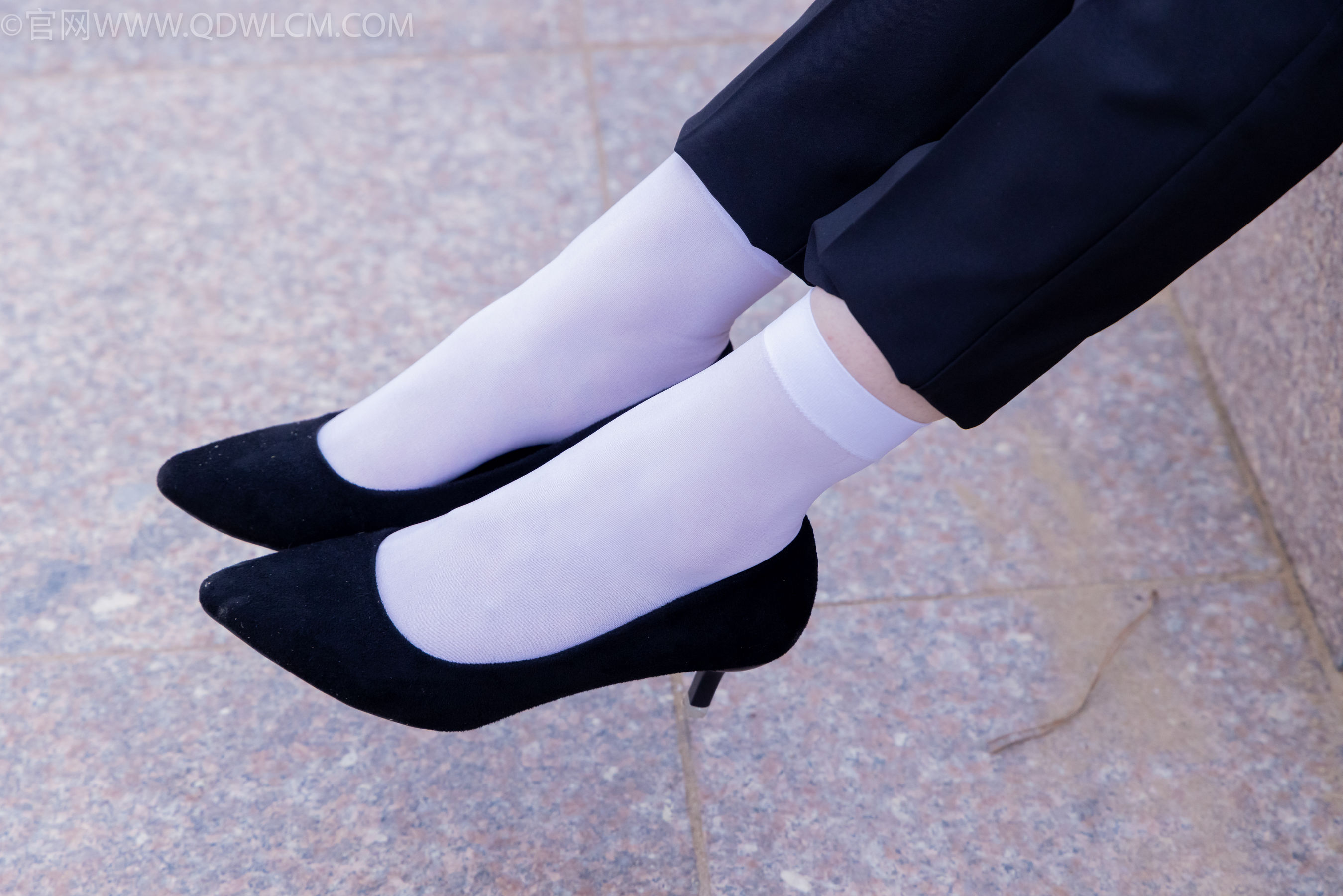 物恋传媒 No.2337 小酒 - 高跟鞋、短黑丝、短白丝/(315P)