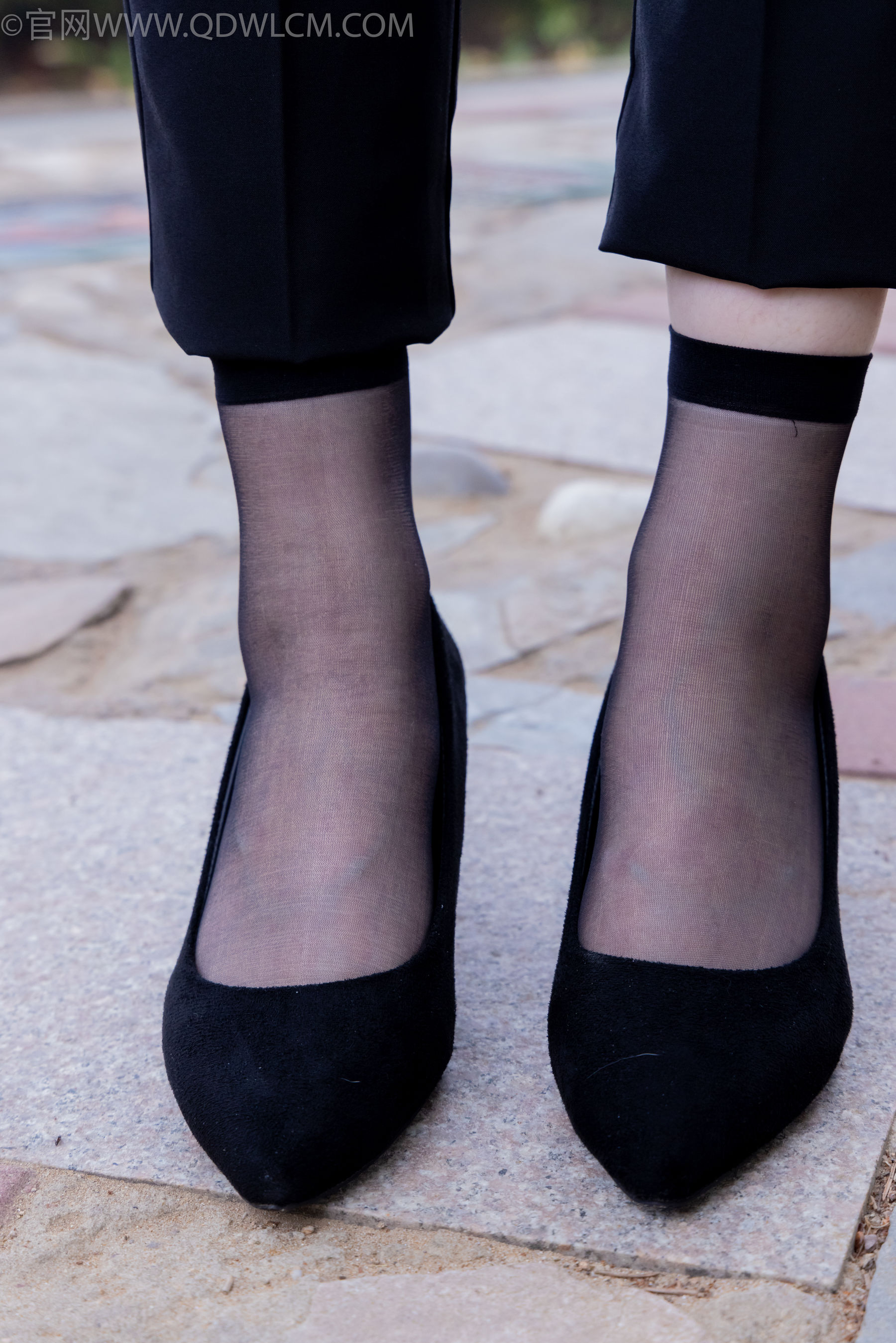 物恋传媒 No.2337 小酒 - 高跟鞋、短黑丝、短白丝/(315P)