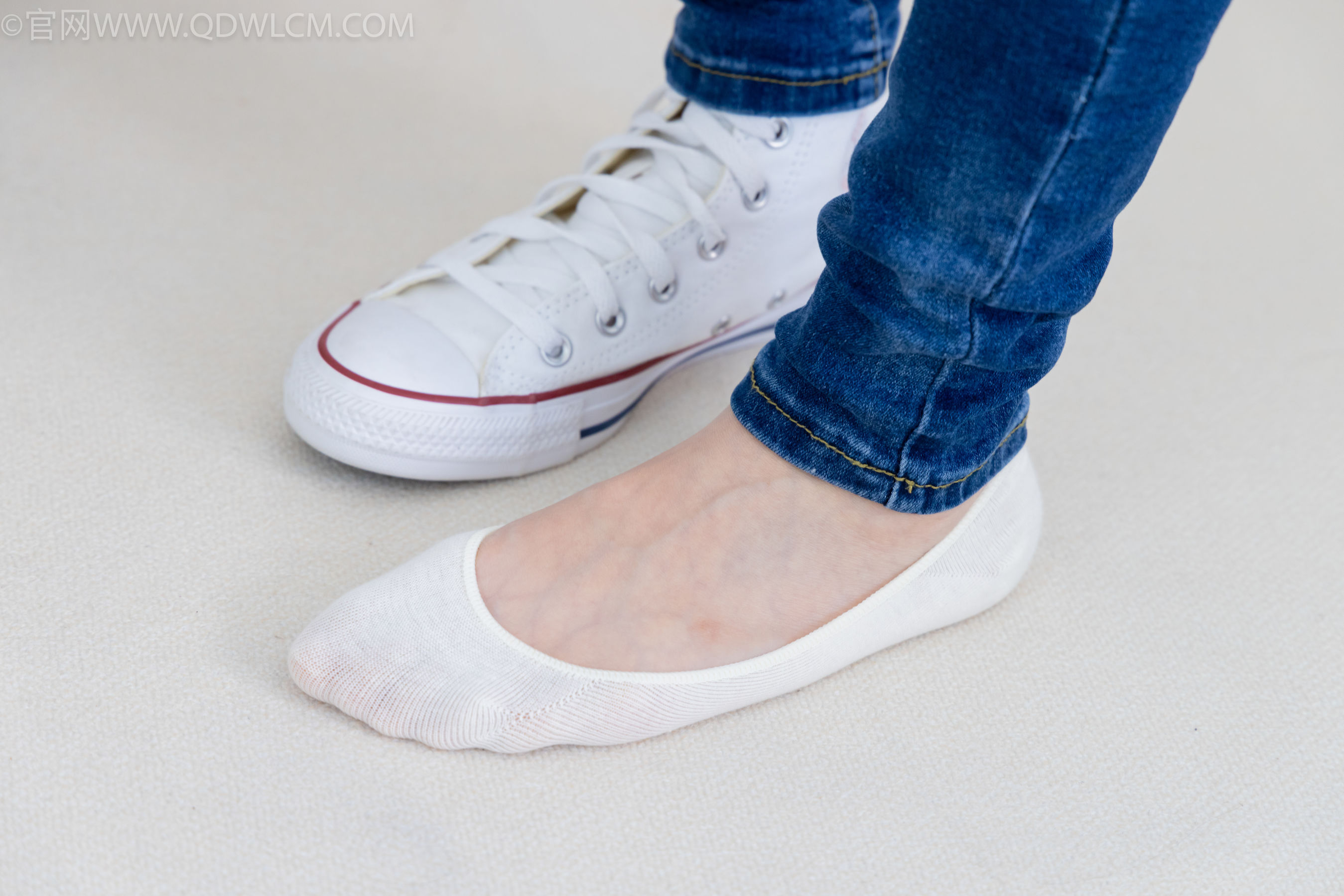 物恋传媒 No.2329 小竹 - 帆布鞋、白船袜、肚子疼揉肚子剧情/(158P)