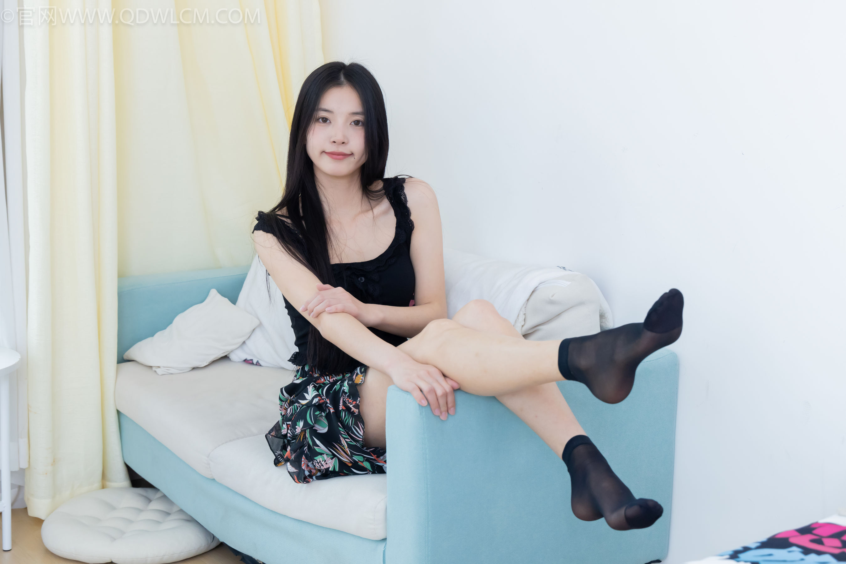 物恋传媒 No.2332 茯苓 - 短靴、短黑丝、裸足/(184P)