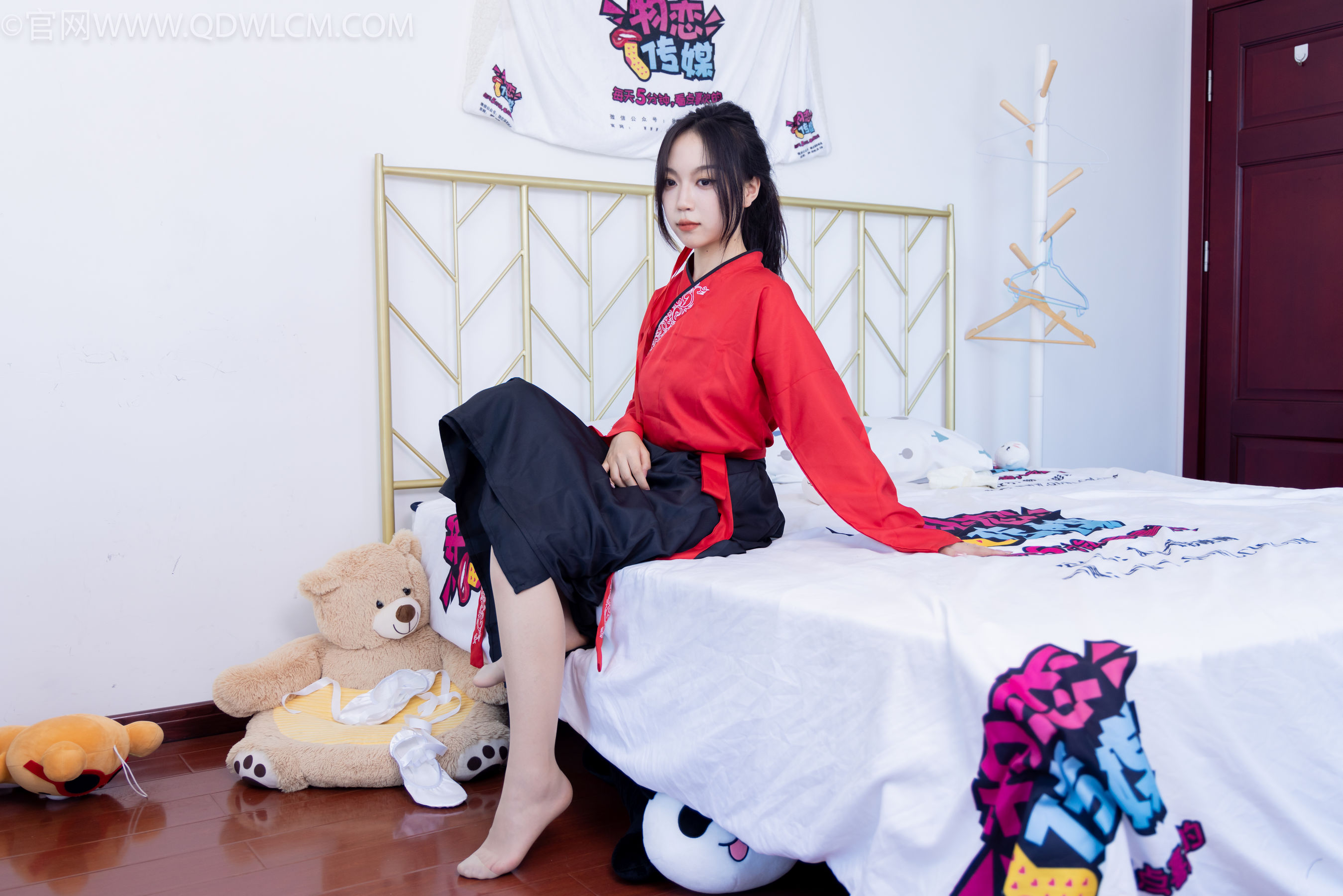 物恋传媒 No.2330 纱纱 - 汉服、皮鞋、白棉袜、薄肉丝/(219P)