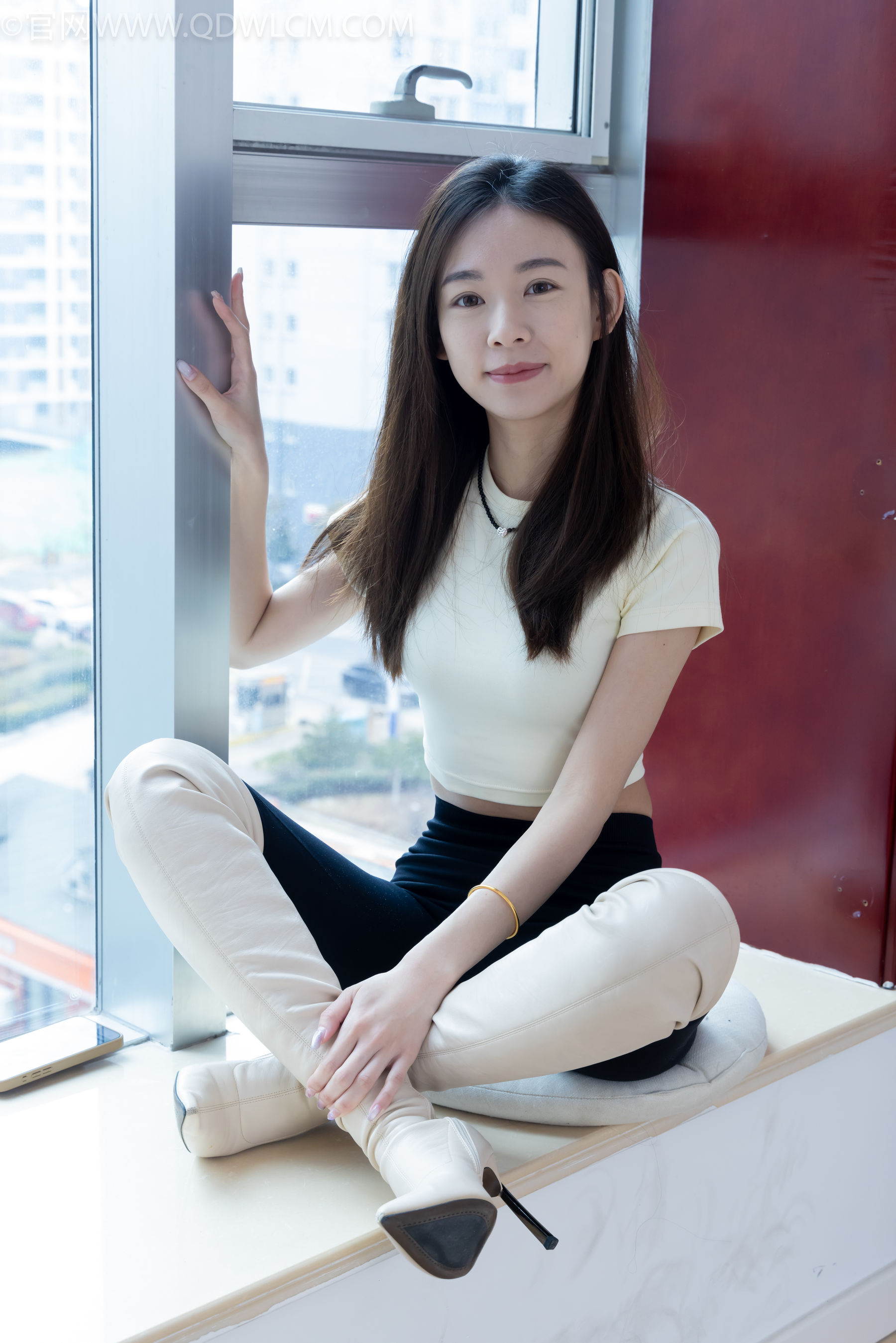 物恋传媒 No.2339 婷婷 - 长靴、白棉袜、裸足/(175P)