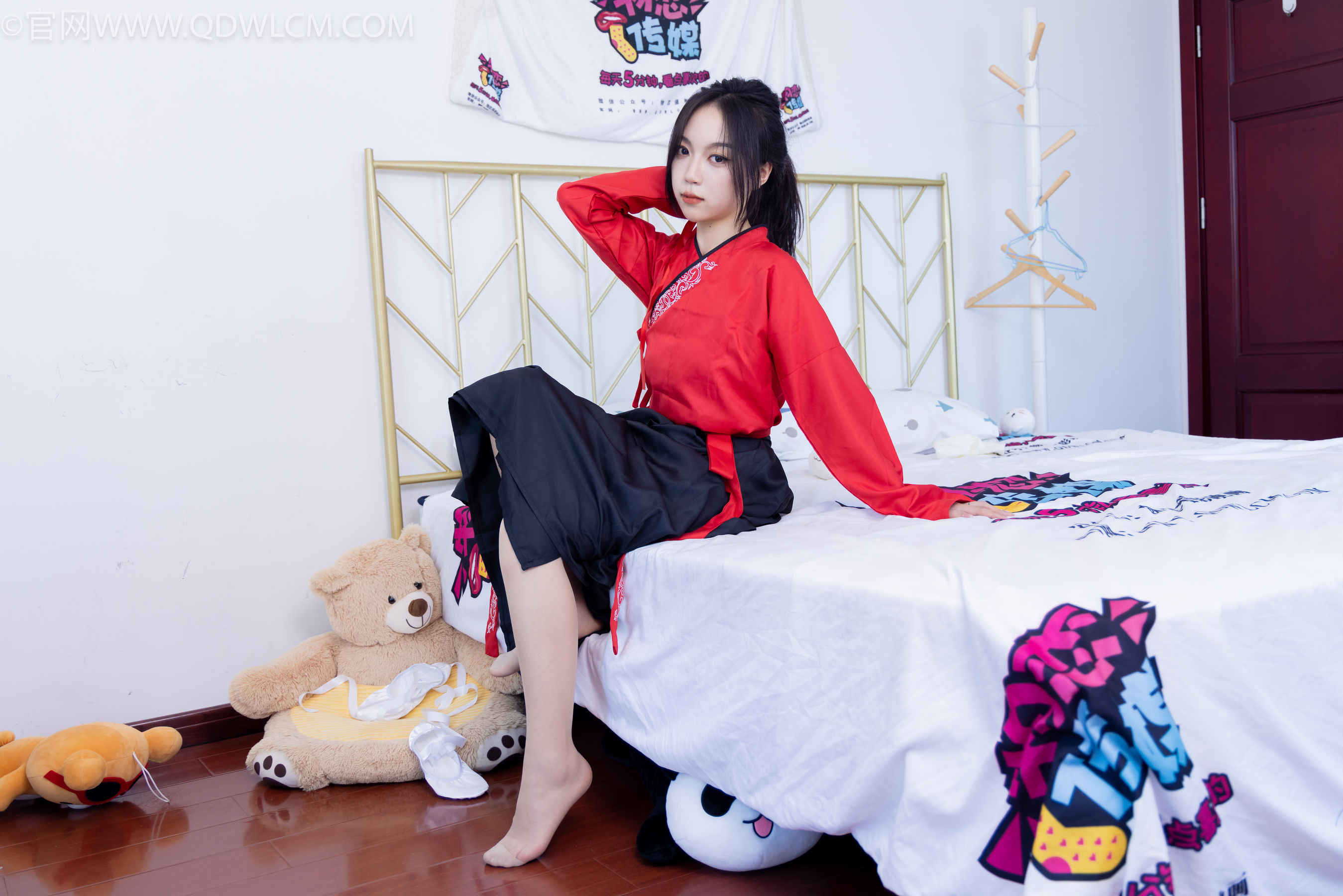 物恋传媒 No.2330 纱纱 - 汉服、皮鞋、白棉袜、薄肉丝/(219P)