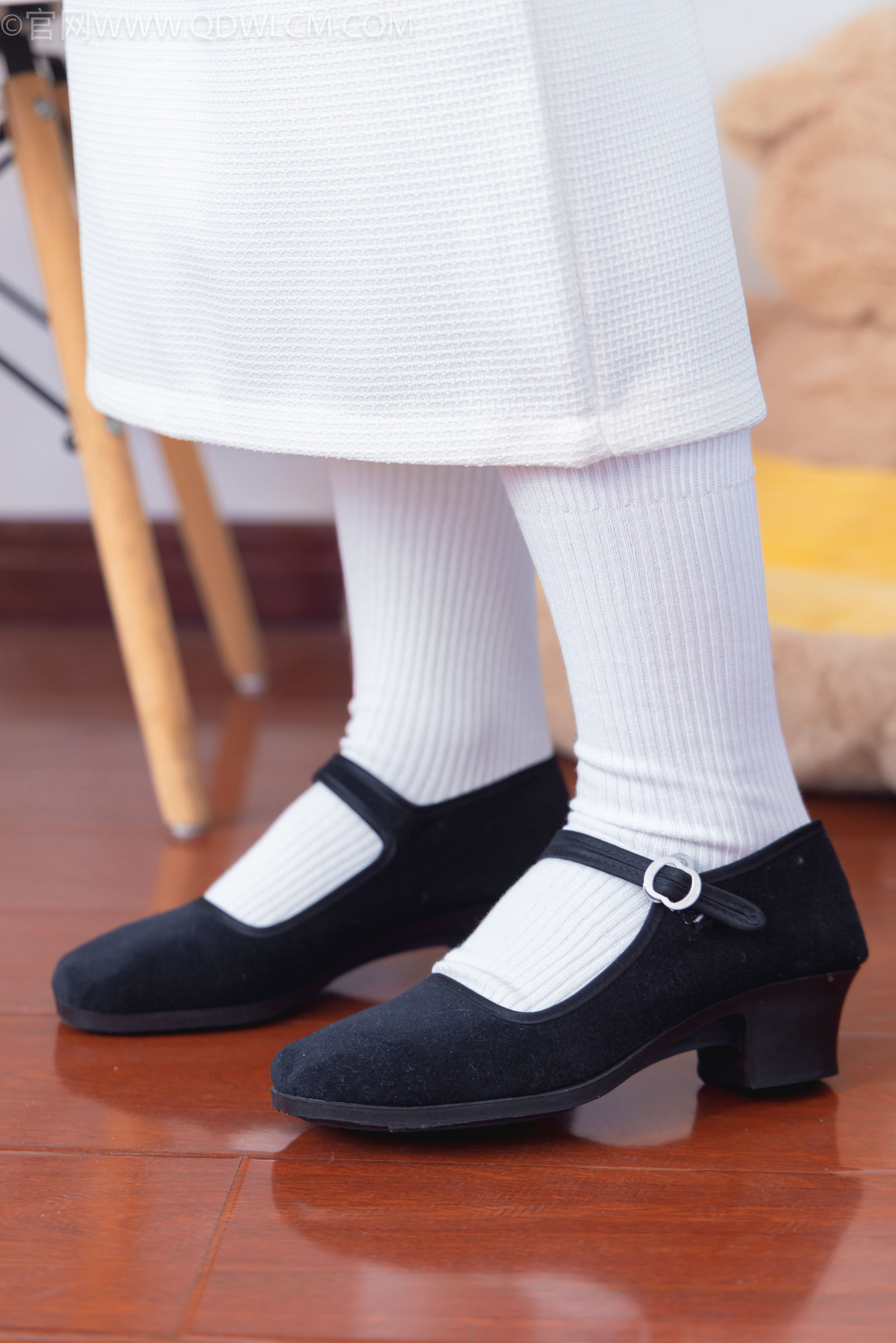 物恋传媒 No.2335 美兔 - 布鞋、长靴、白棉袜、薄肉丝/(227P)