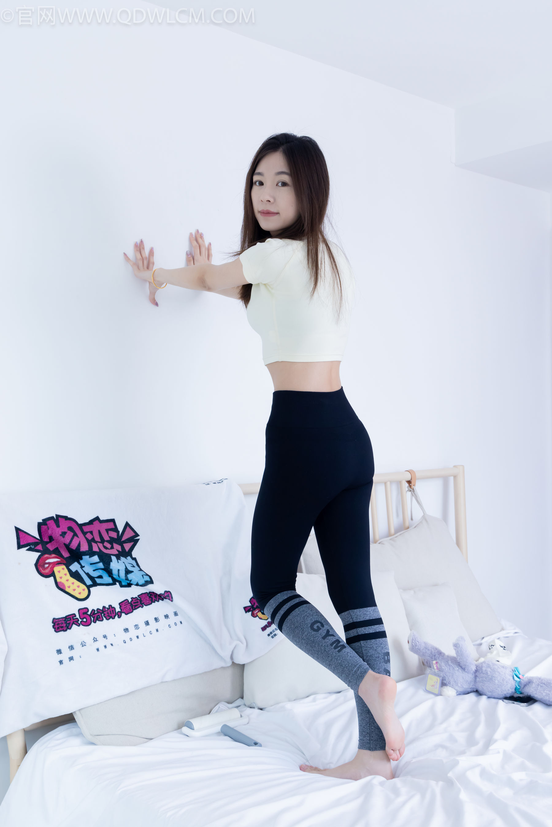 物恋传媒 No.2339 婷婷 - 长靴、白棉袜、裸足/(175P)