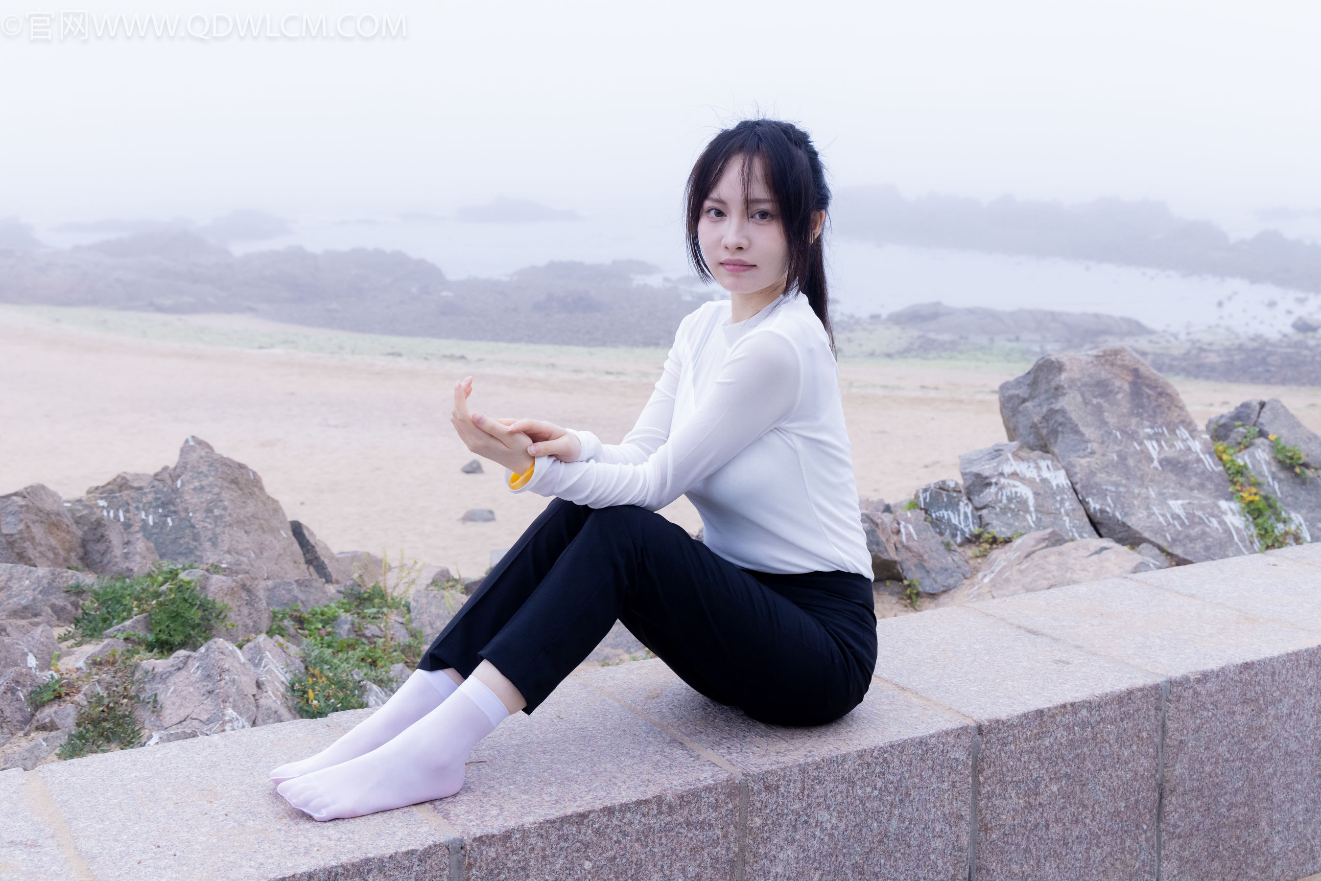 物恋传媒 No.2337 小酒 - 高跟鞋、短黑丝、短白丝/(315P)