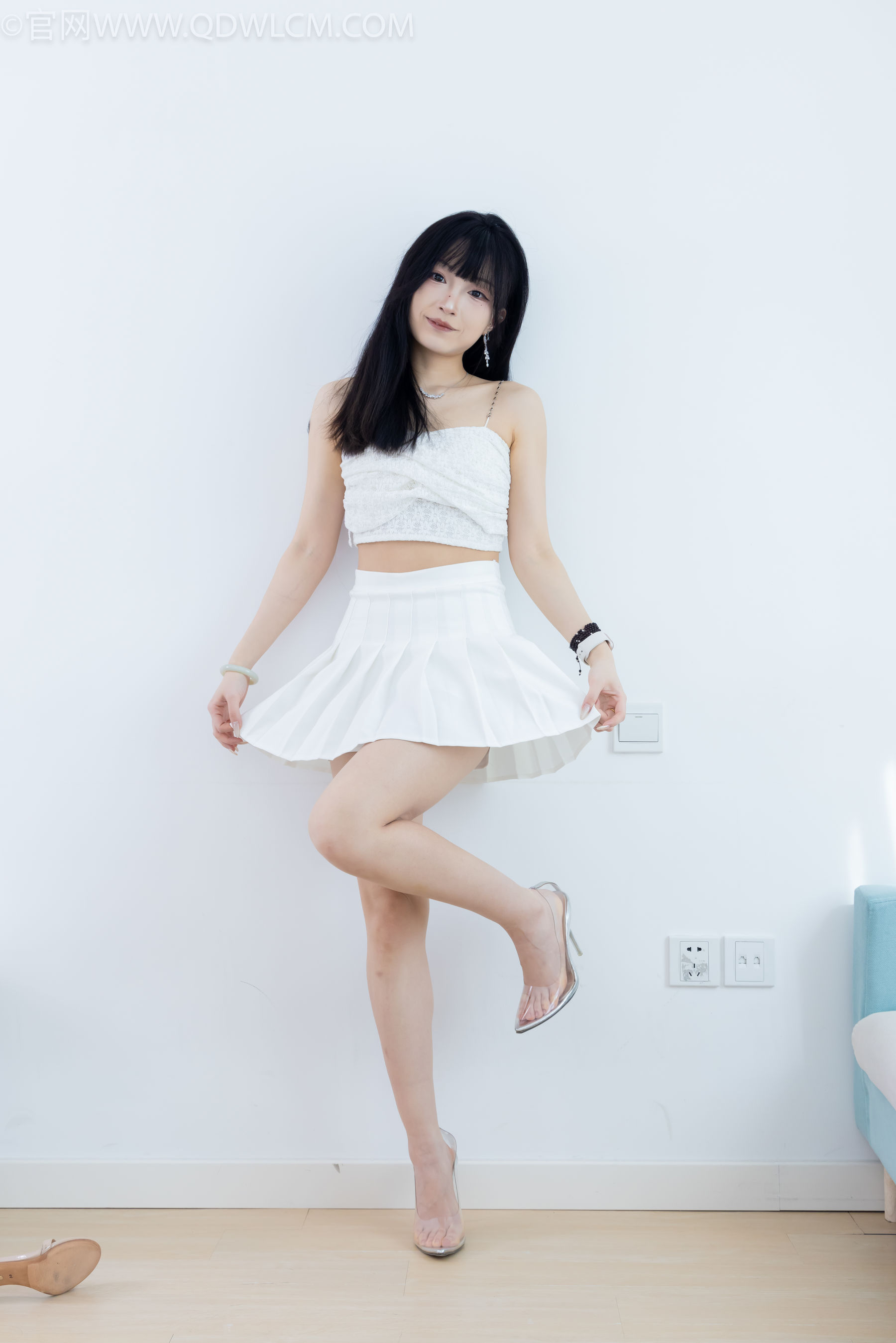 物恋传媒 No.2325 嘟嘟 - 透明高跟鞋、高跟凉鞋、白船袜、裸足/(156P)