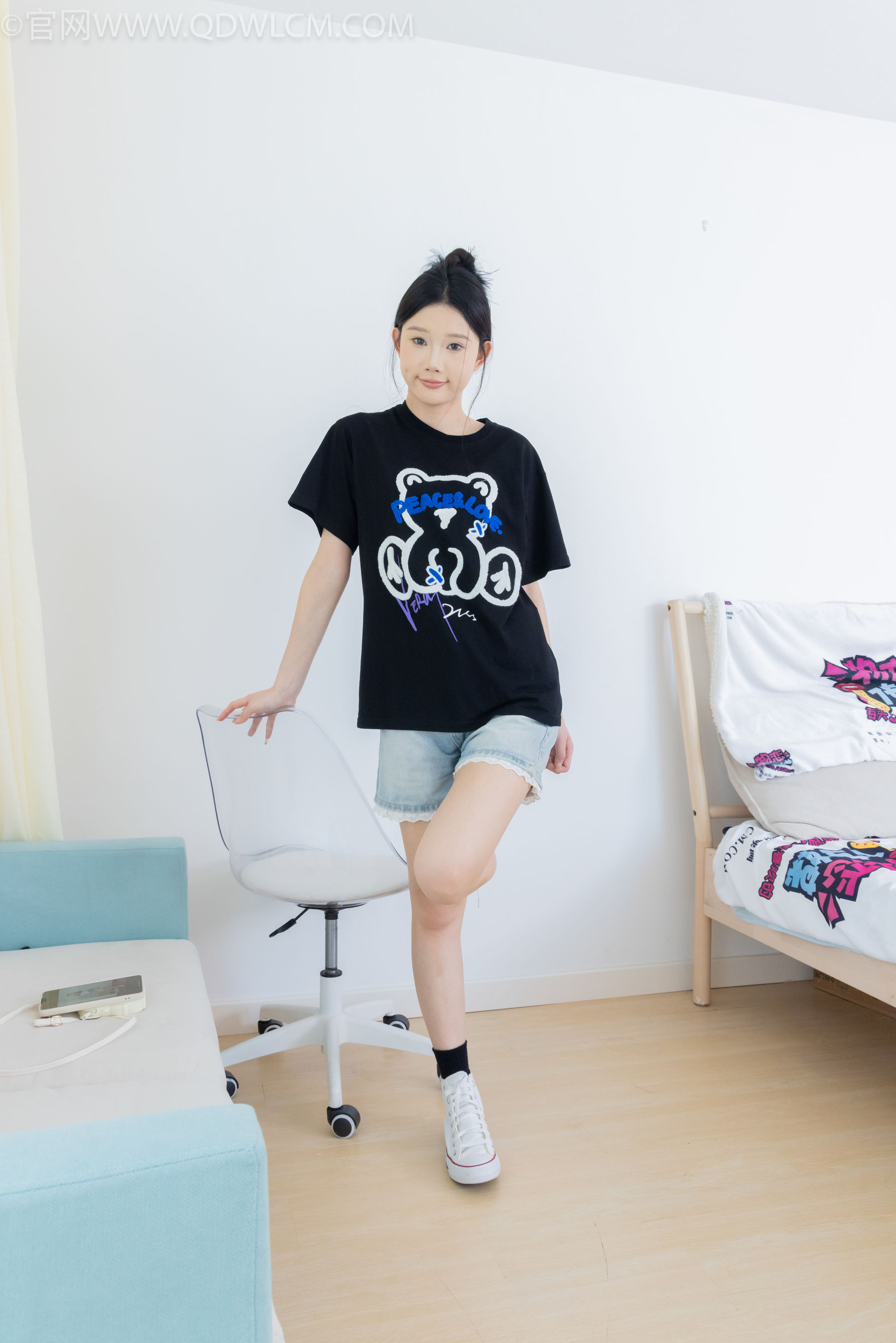 物恋传媒 No.2324 小竹 - 匡威帆布鞋、白棉袜、黑棉袜/(166P)