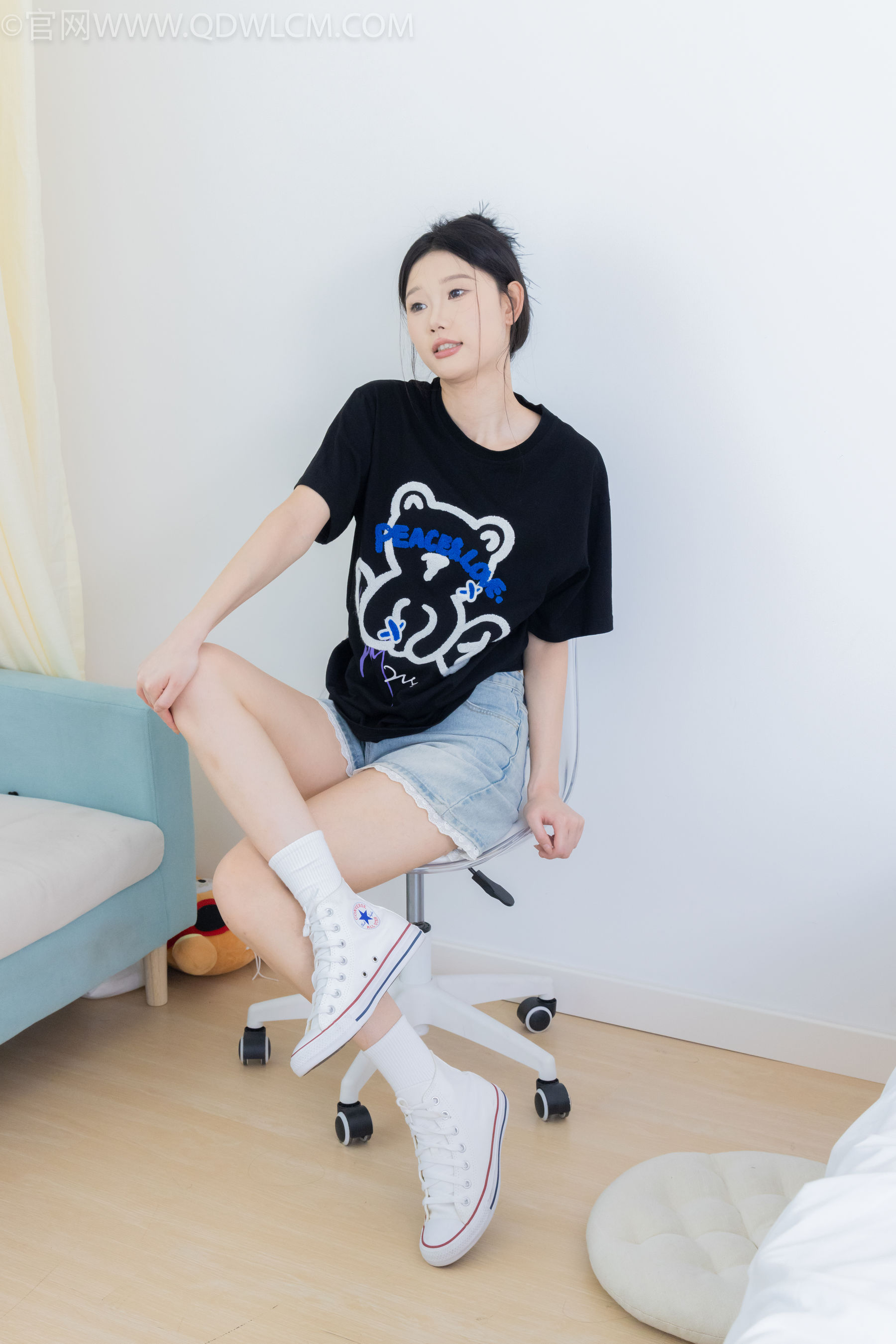 物恋传媒 No.2324 小竹 - 匡威帆布鞋、白棉袜、黑棉袜/(166P)