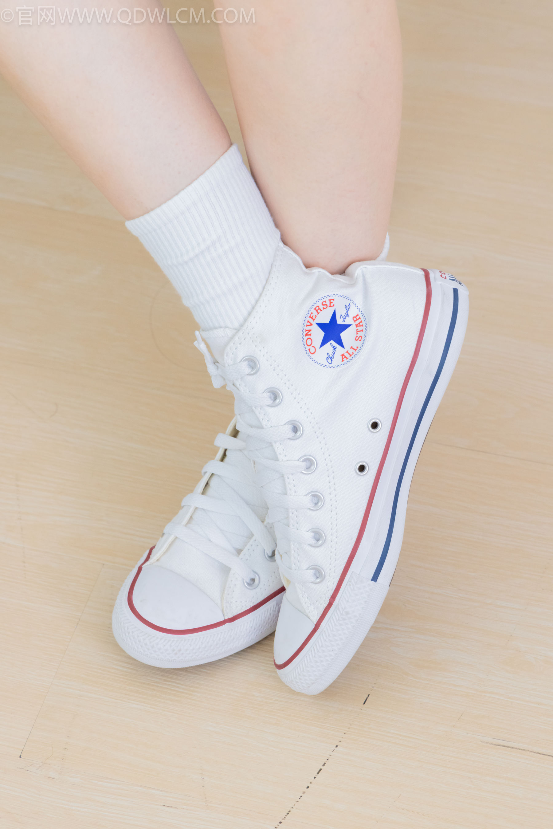 物恋传媒 No.2324 小竹 - 匡威帆布鞋、白棉袜、黑棉袜/(166P)