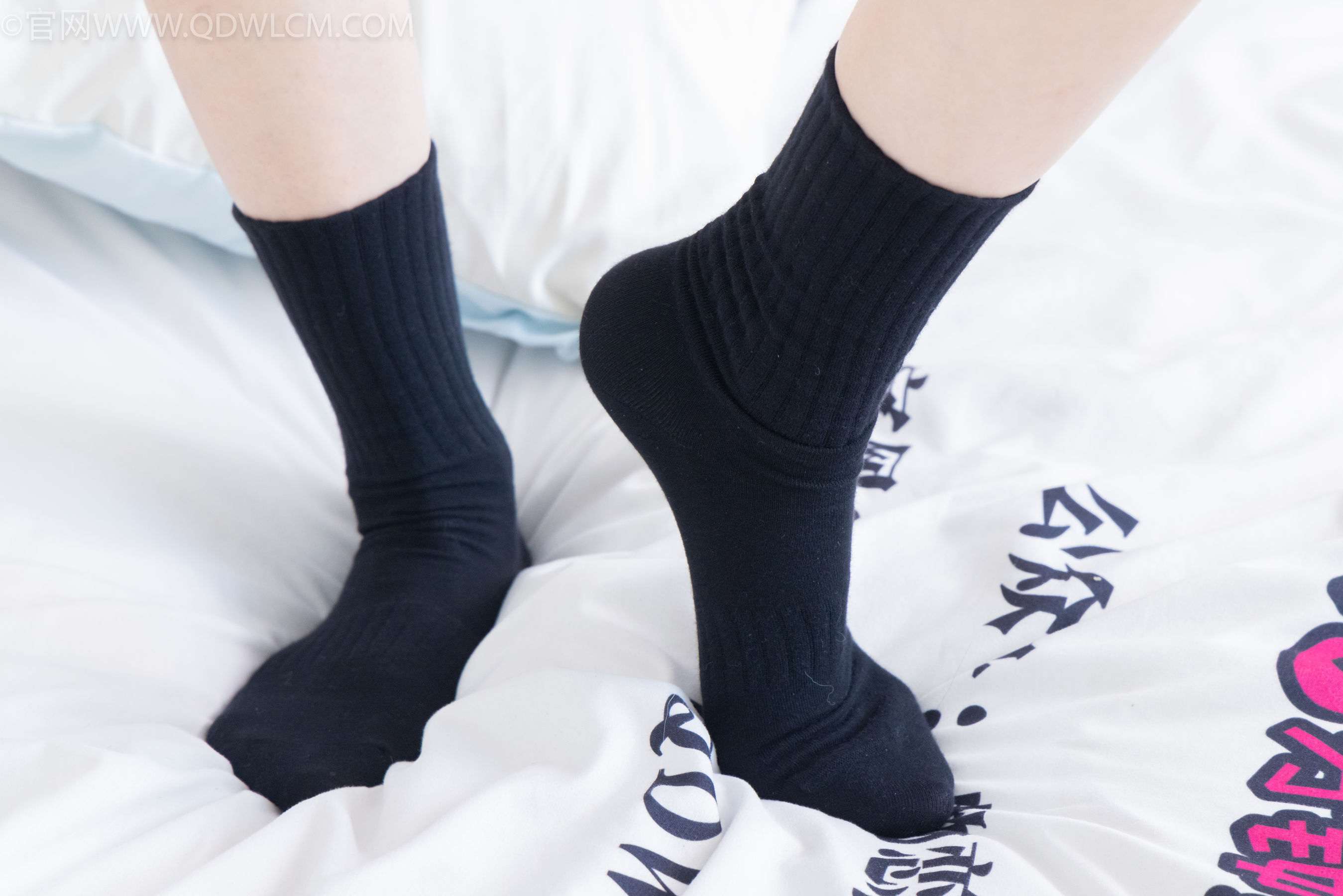 物恋传媒 No.2324 小竹 - 匡威帆布鞋、白棉袜、黑棉袜/(166P)