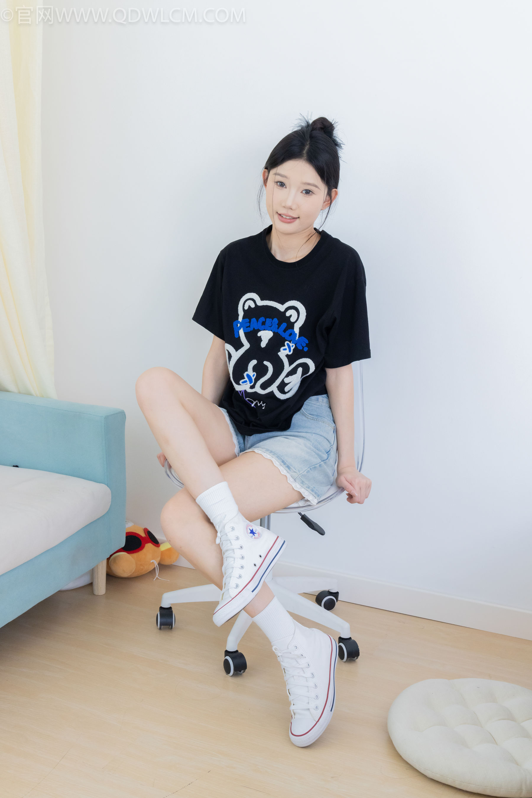 物恋传媒 No.2324 小竹 - 匡威帆布鞋、白棉袜、黑棉袜/(166P)