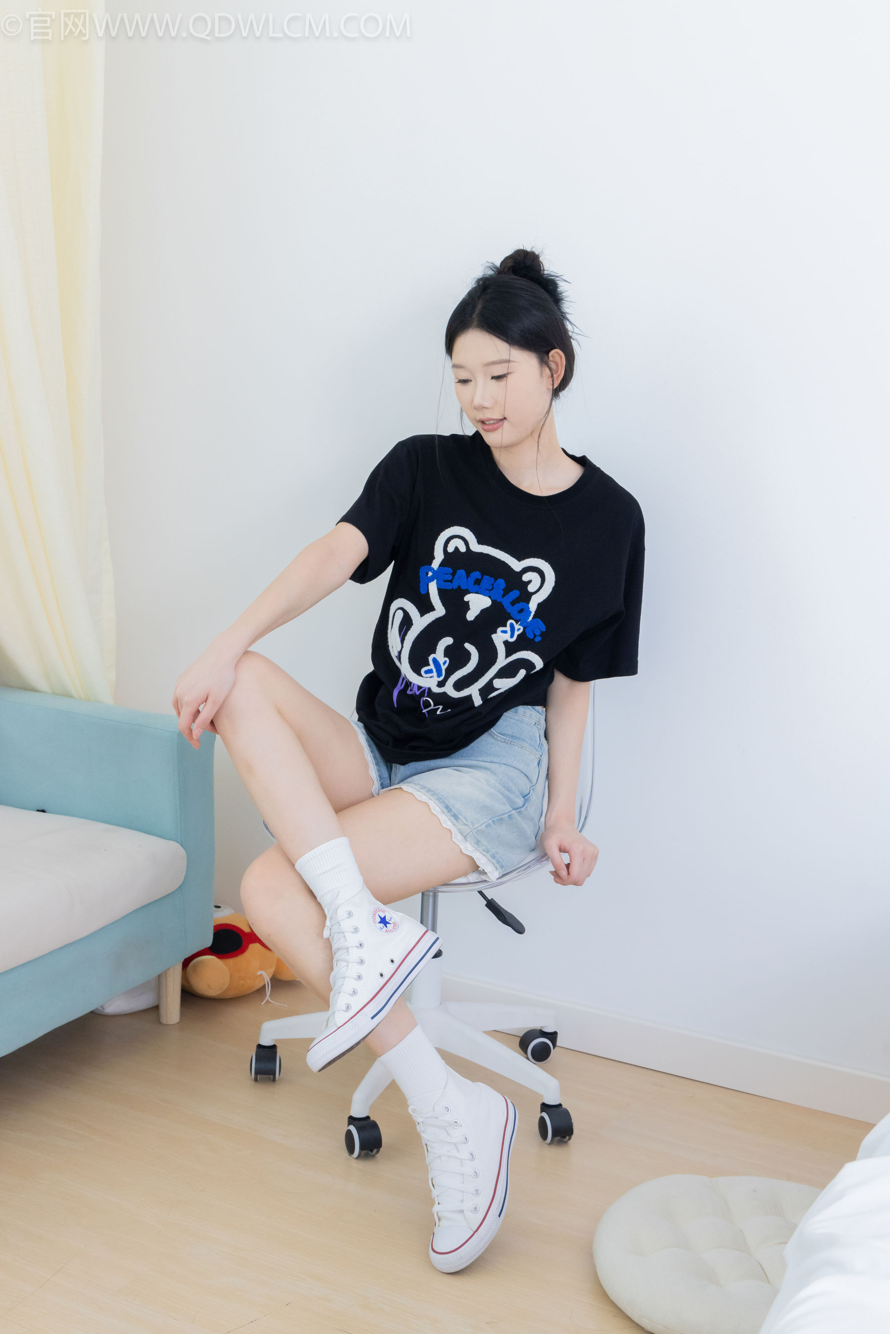 物恋传媒 No.2324 小竹 - 匡威帆布鞋、白棉袜、黑棉袜/(166P)