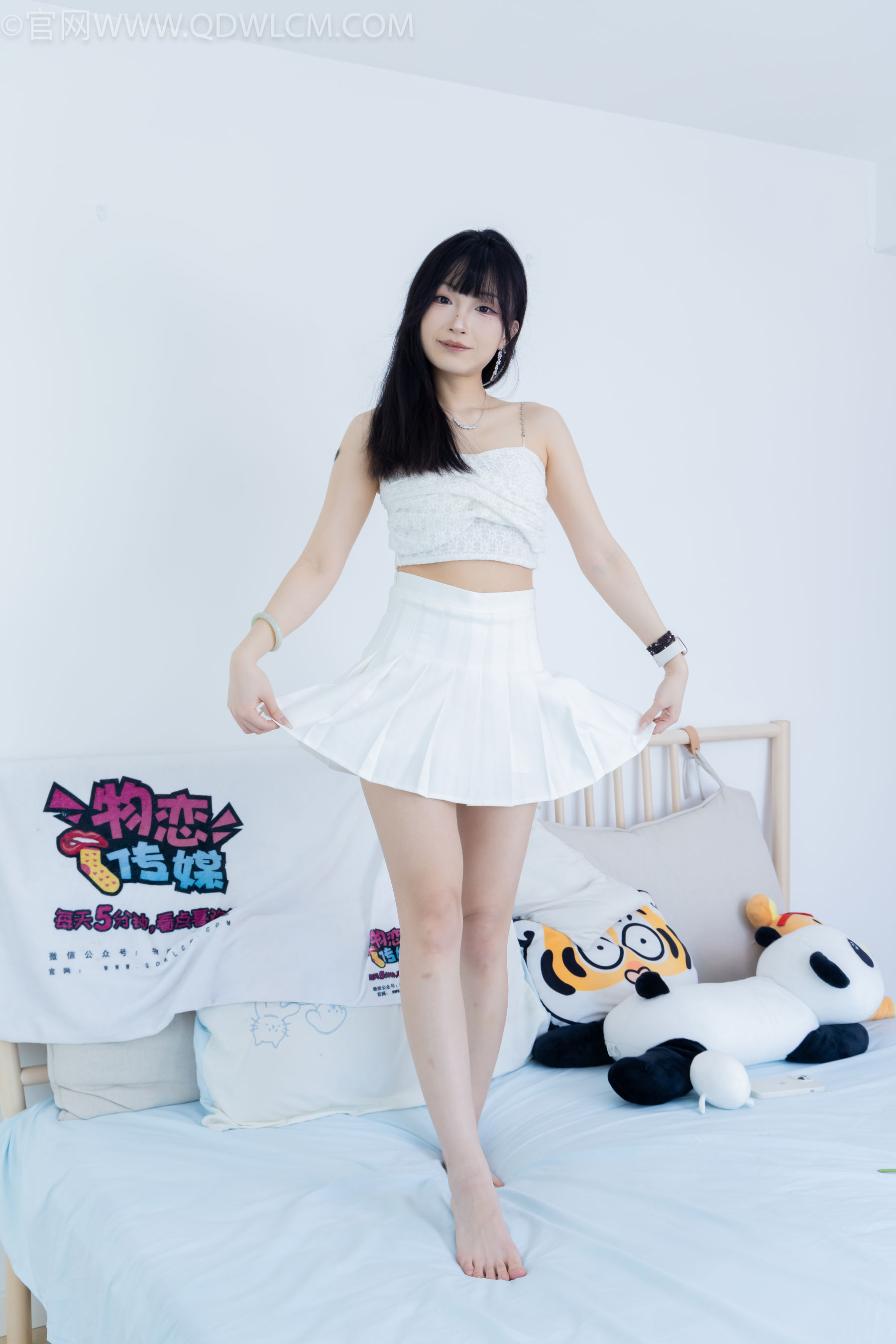 物恋传媒 No.2325 嘟嘟 - 透明高跟鞋、高跟凉鞋、白船袜、裸足/(156P)