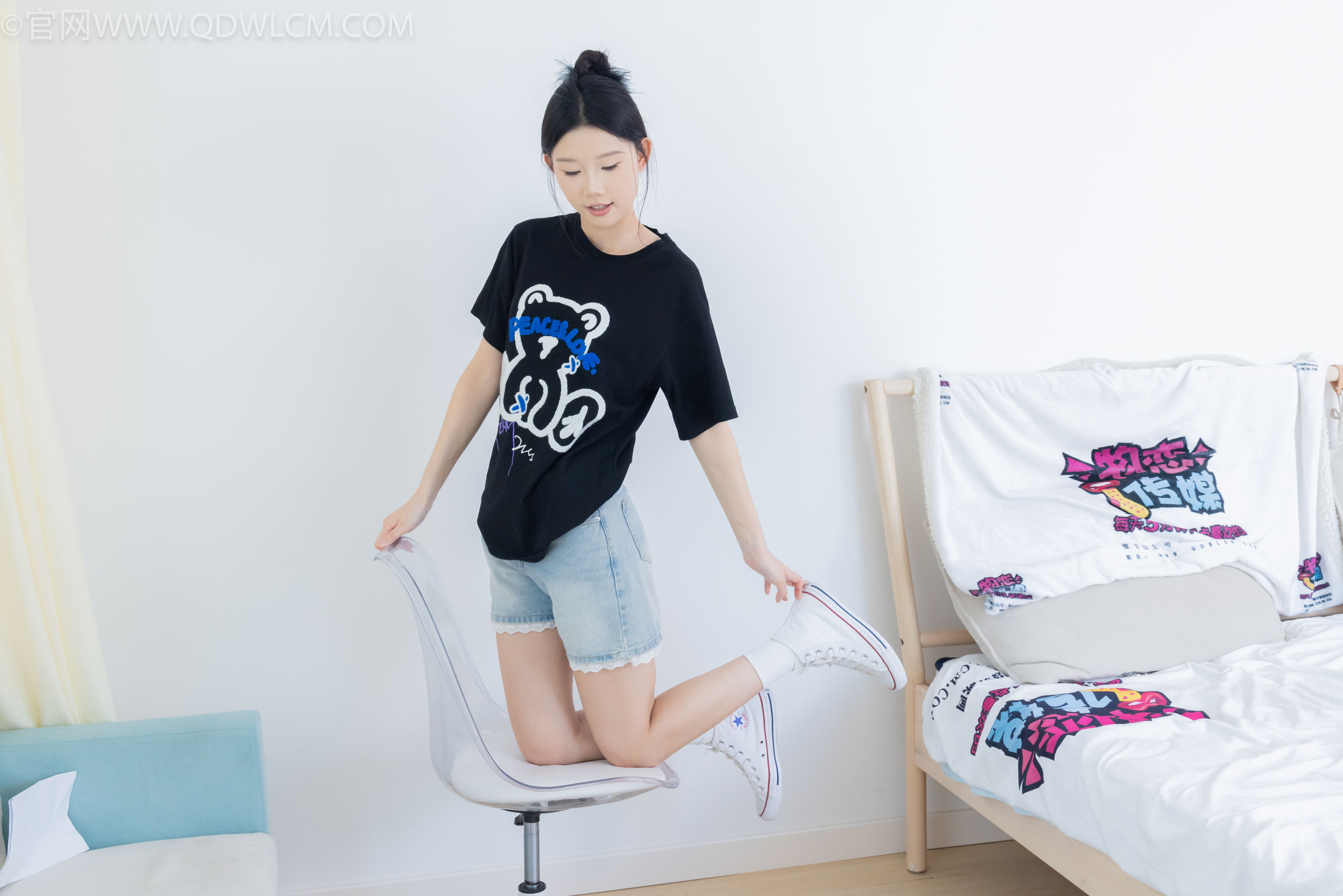 物恋传媒 No.2324 小竹 - 匡威帆布鞋、白棉袜、黑棉袜/(166P)