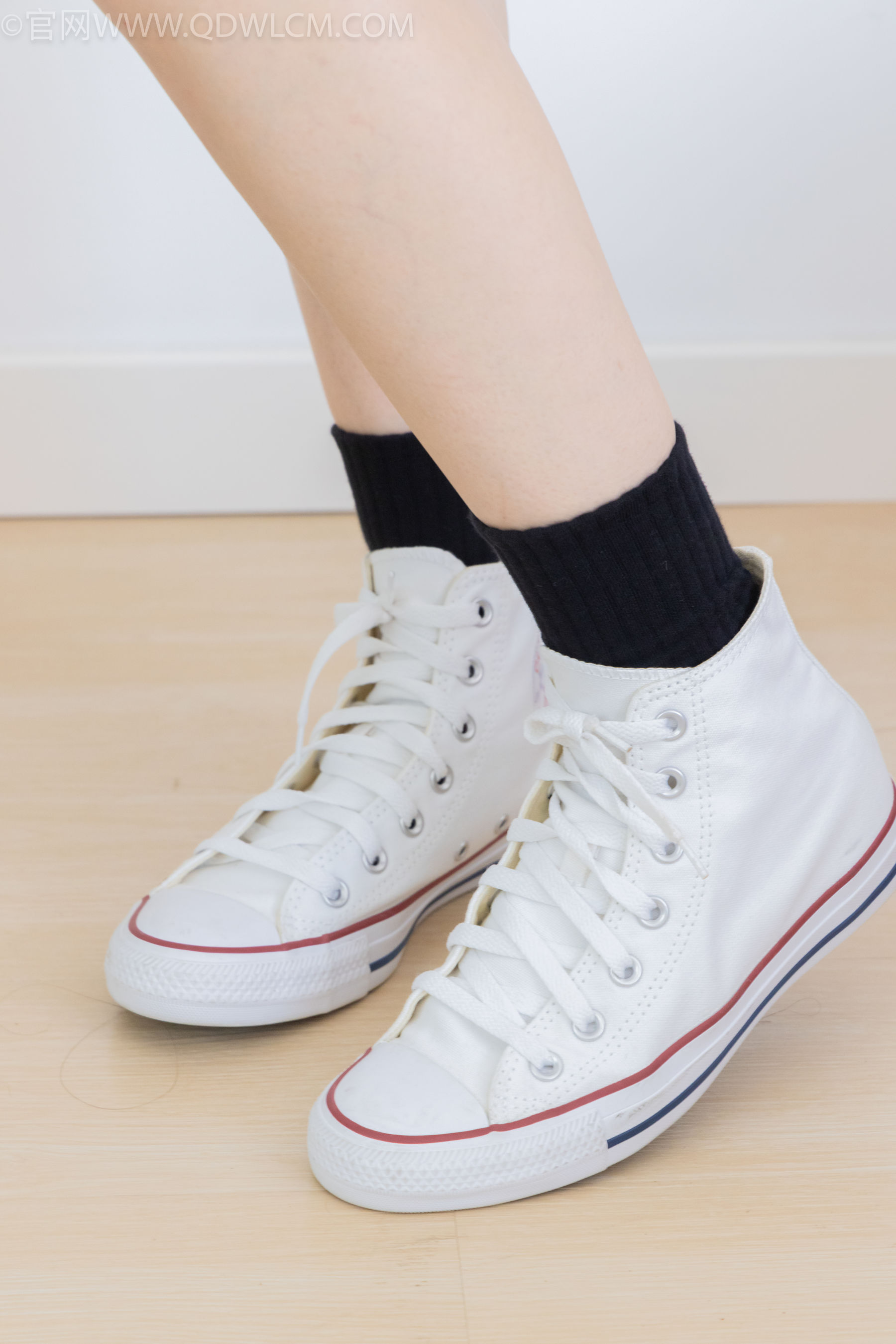 物恋传媒 No.2324 小竹 - 匡威帆布鞋、白棉袜、黑棉袜/(166P)