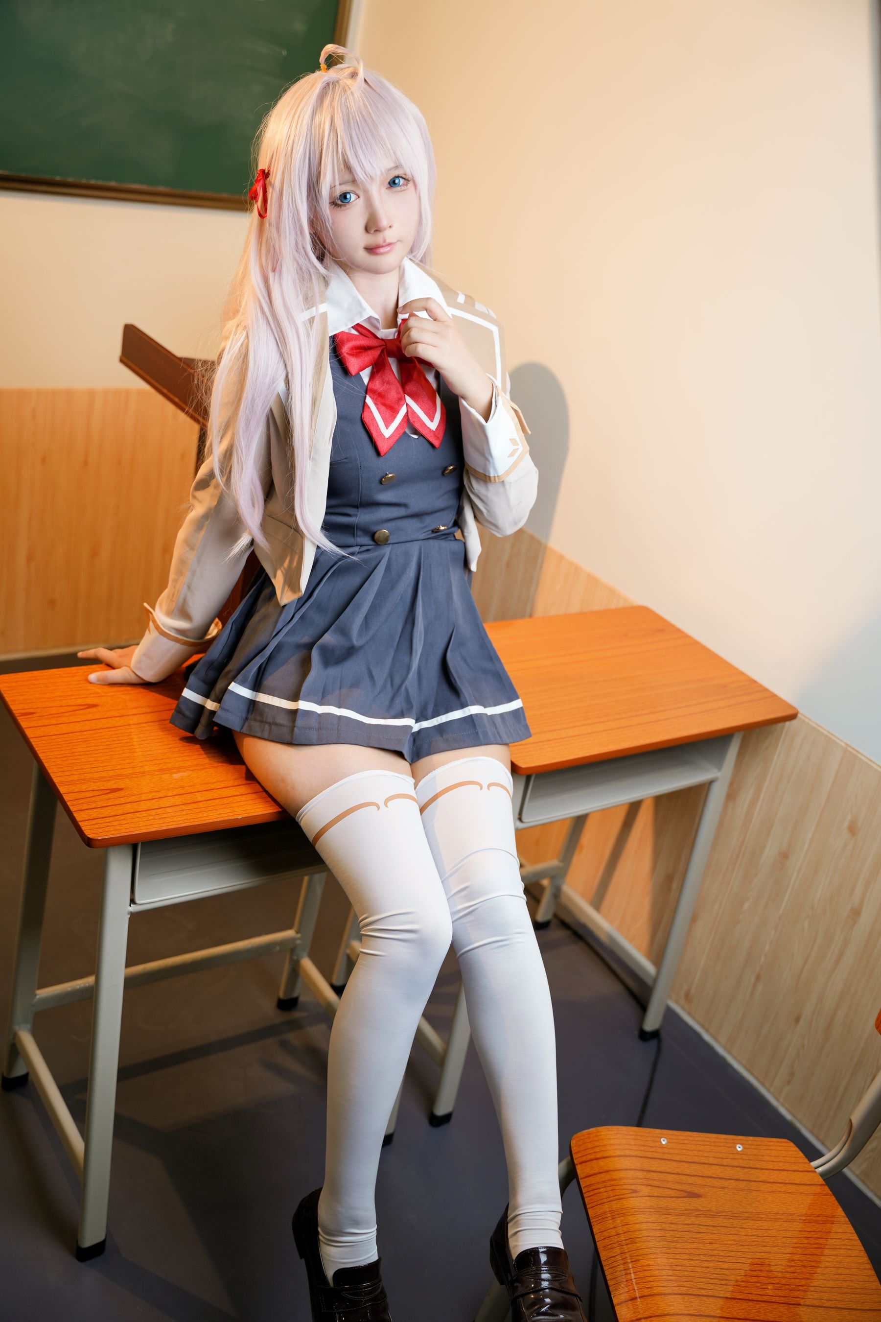 喜欢爱理吗 - 不时以俄语轻声遮羞的邻座艾莉同学/(30P)