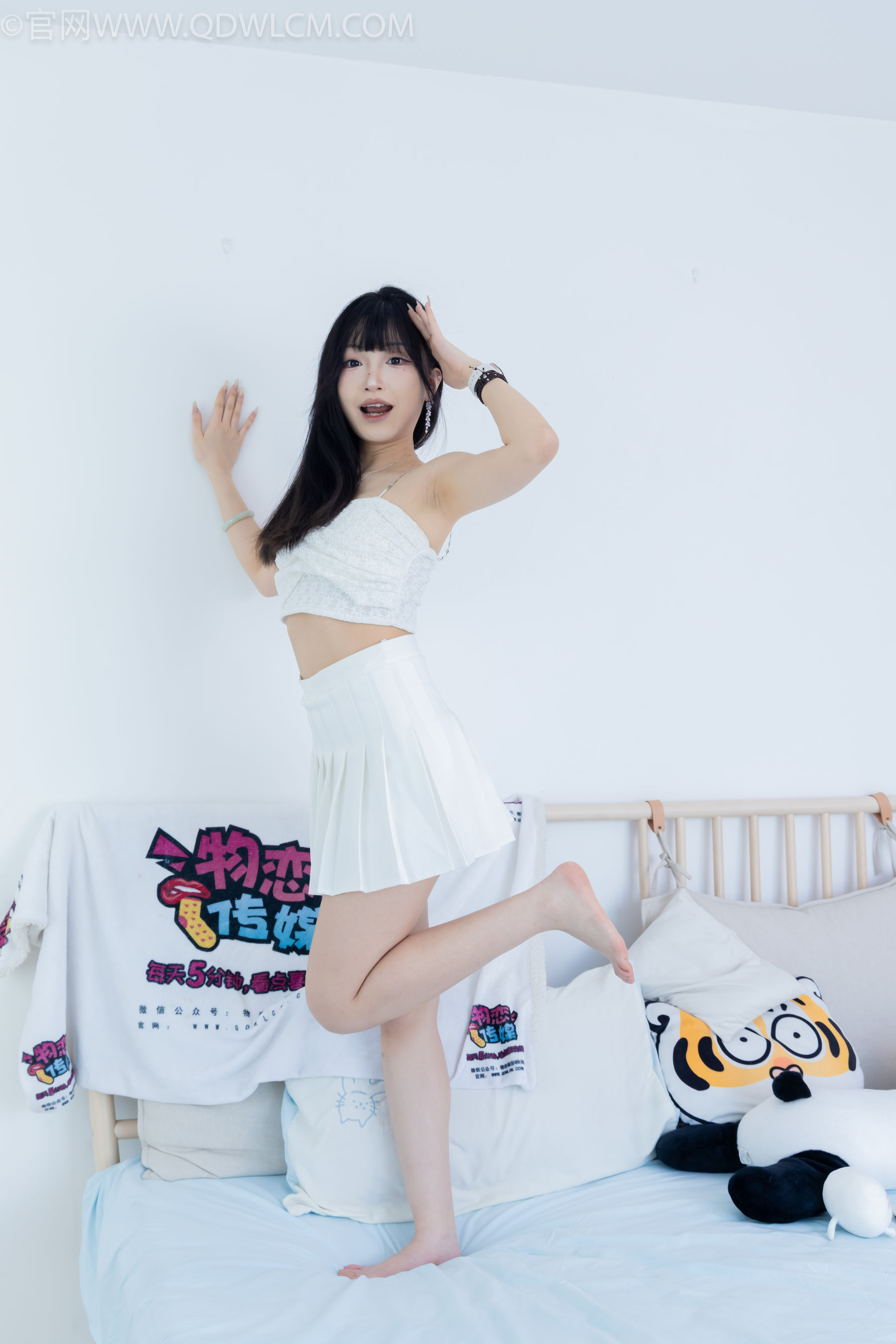 物恋传媒 No.2325 嘟嘟 - 透明高跟鞋、高跟凉鞋、白船袜、裸足/(156P)