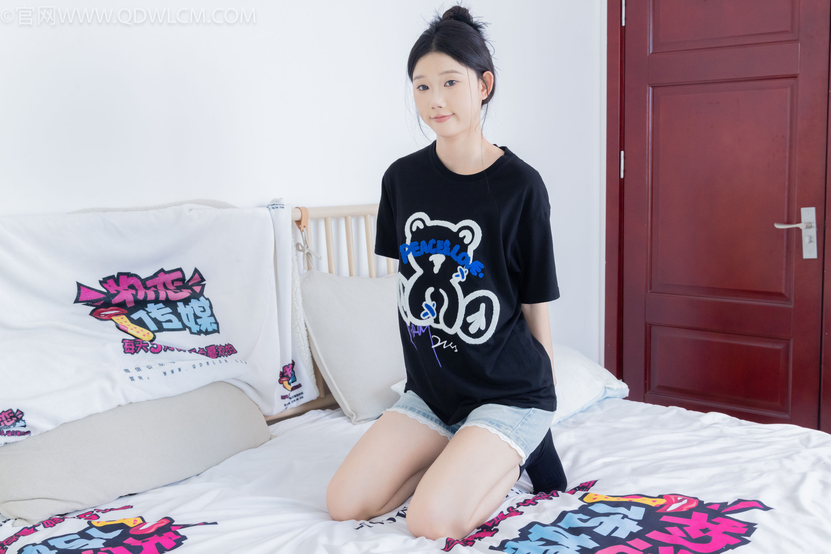 物恋传媒 No.2324 小竹 - 匡威帆布鞋、白棉袜、黑棉袜/(166P)