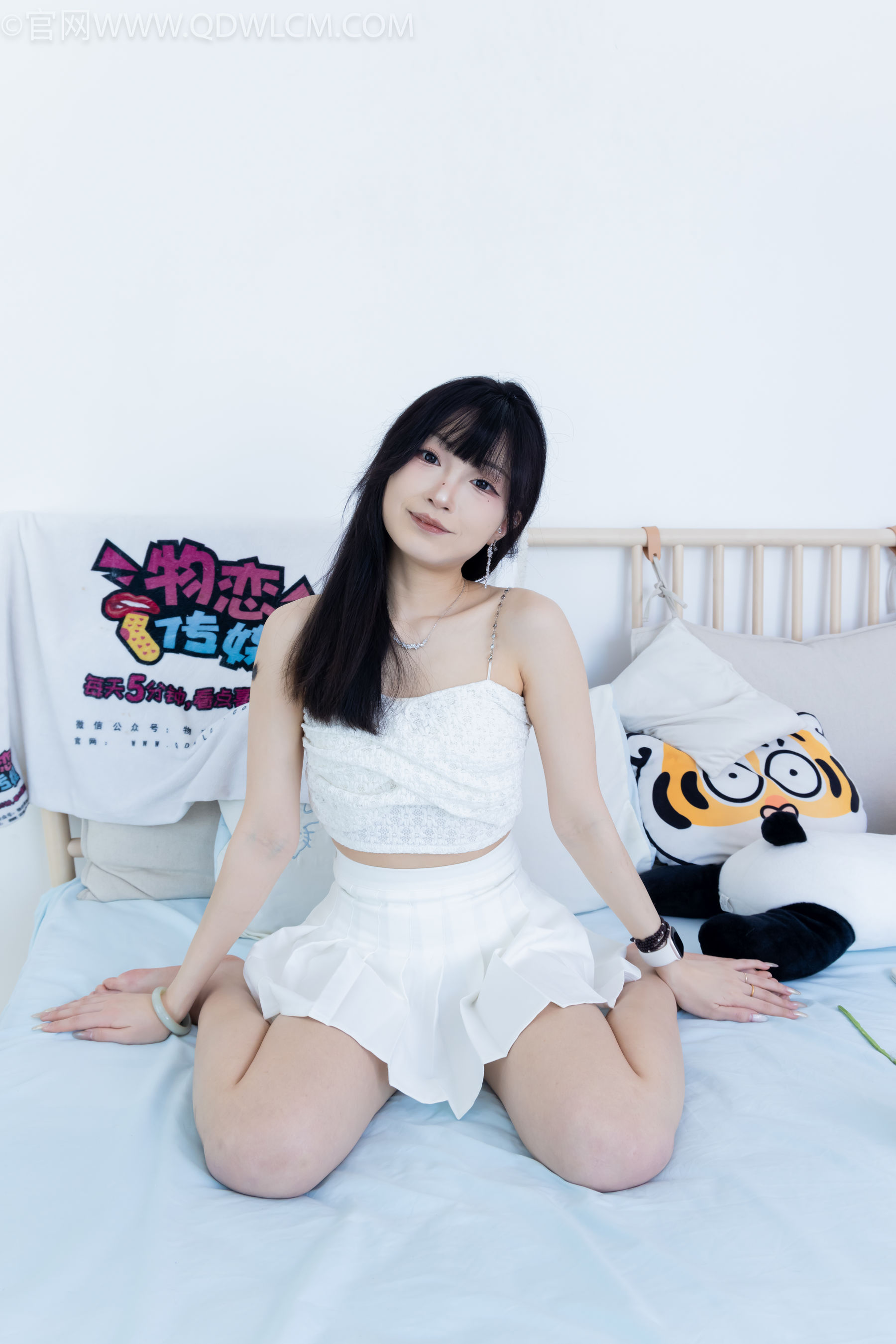 物恋传媒 No.2325 嘟嘟 - 透明高跟鞋、高跟凉鞋、白船袜、裸足/(156P)