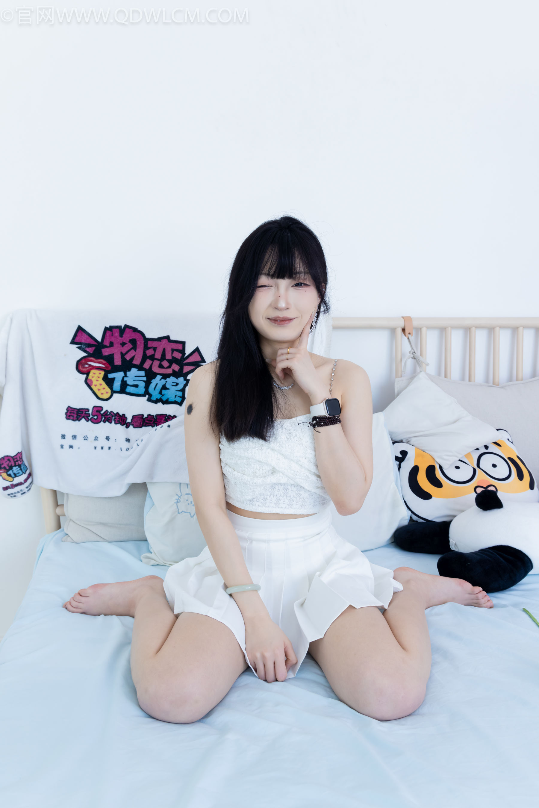 物恋传媒 No.2325 嘟嘟 - 透明高跟鞋、高跟凉鞋、白船袜、裸足/(156P)