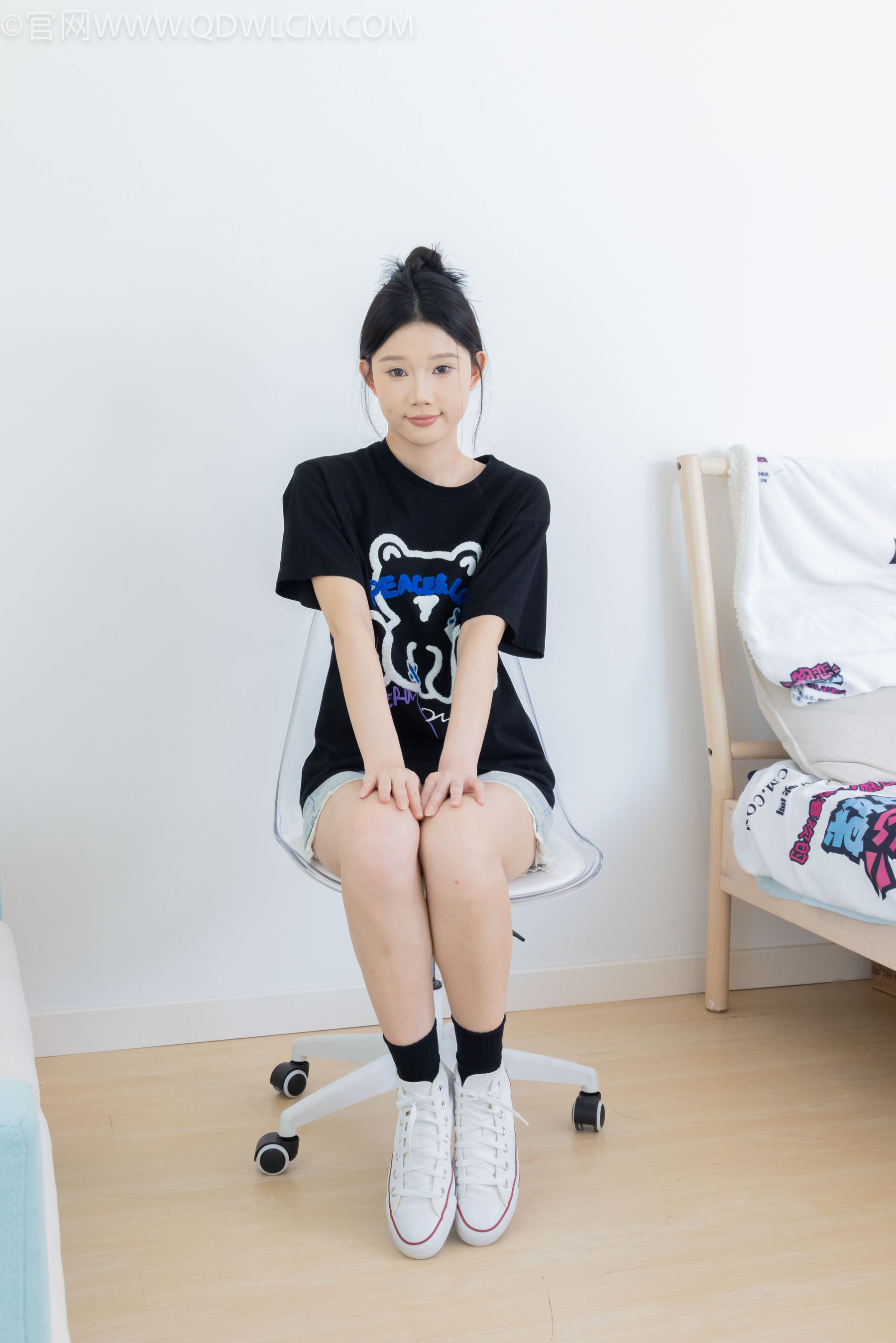 物恋传媒 No.2324 小竹 - 匡威帆布鞋、白棉袜、黑棉袜/(166P)