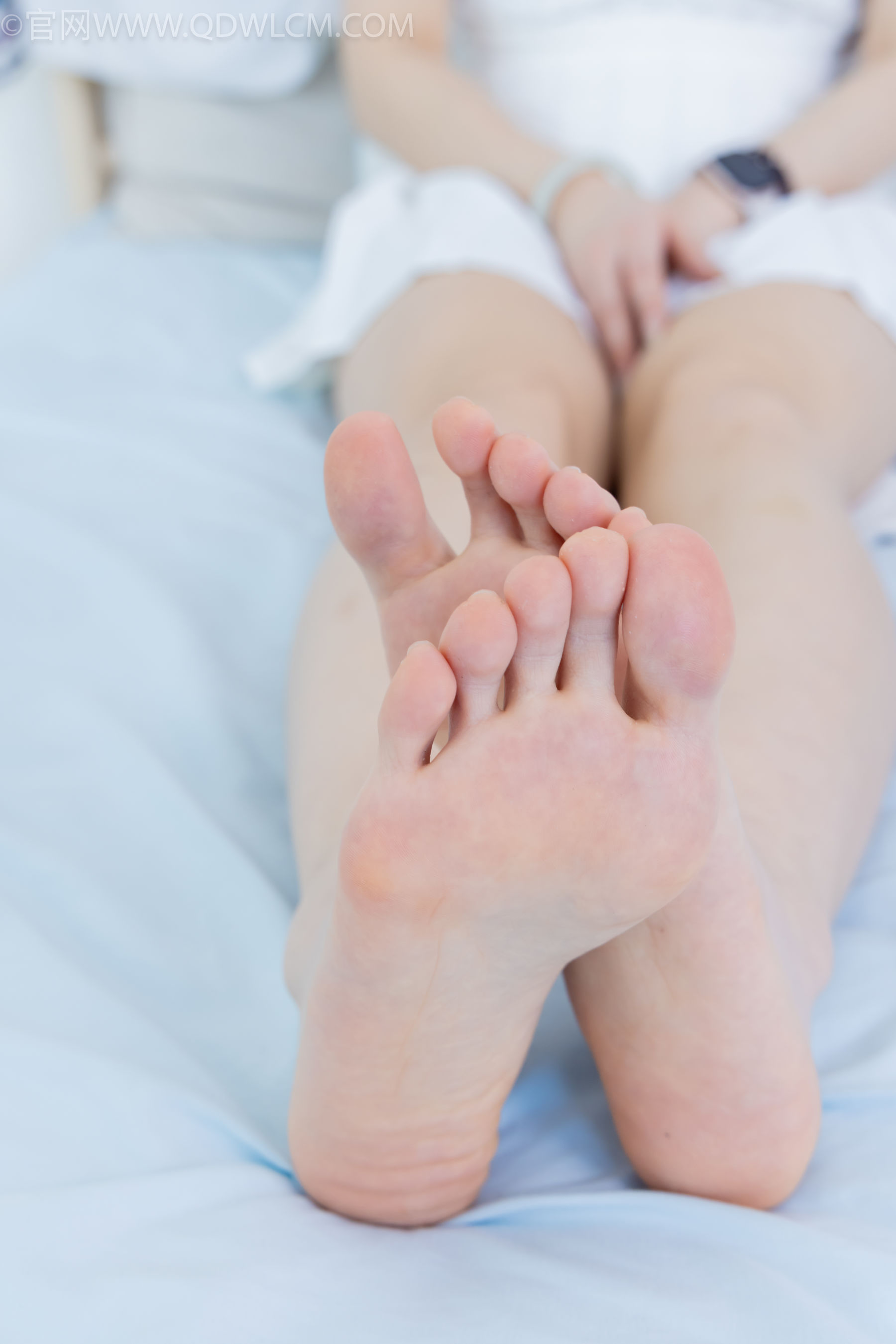 物恋传媒 No.2325 嘟嘟 - 透明高跟鞋、高跟凉鞋、白船袜、裸足/(156P)