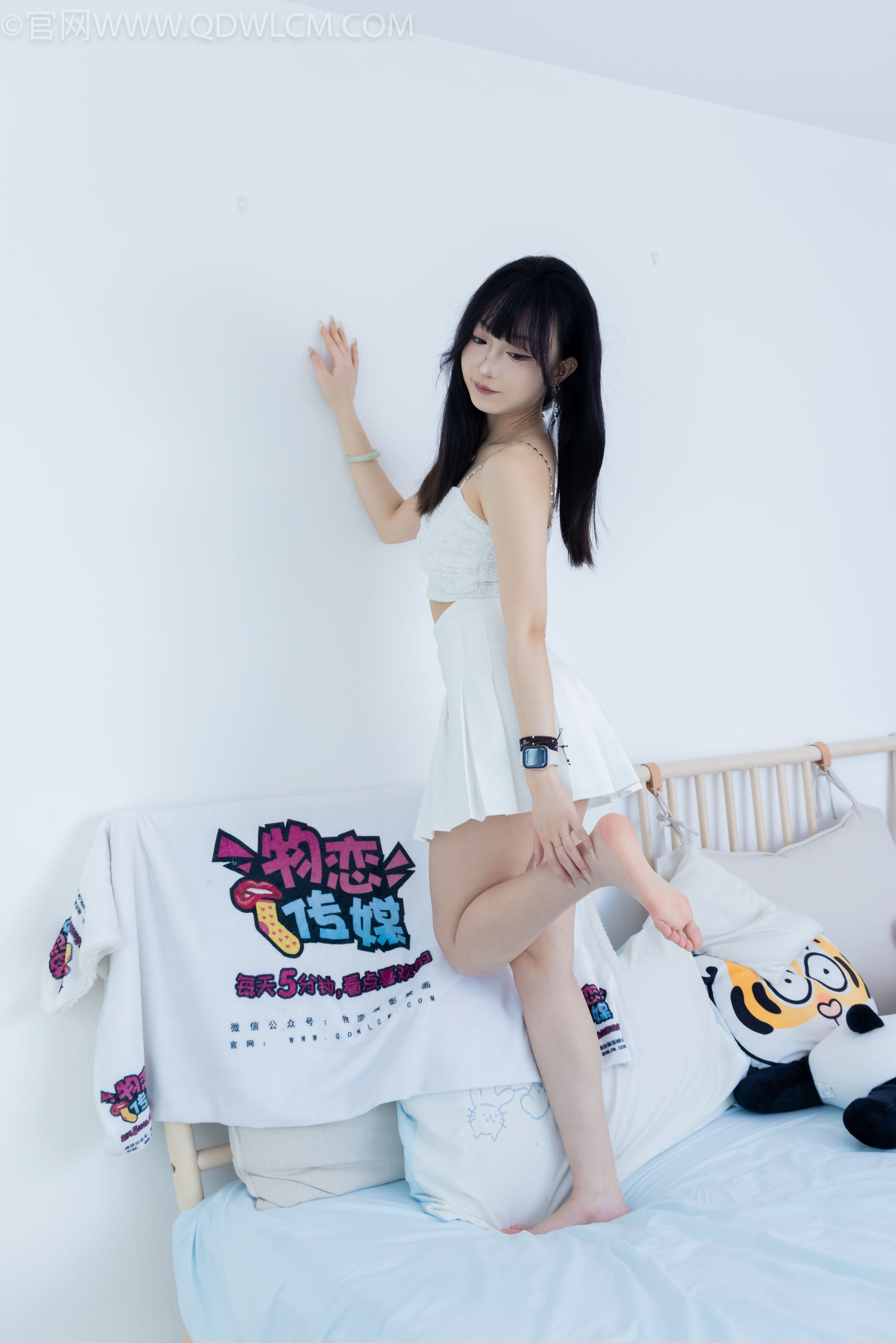 物恋传媒 No.2325 嘟嘟 - 透明高跟鞋、高跟凉鞋、白船袜、裸足/(156P)