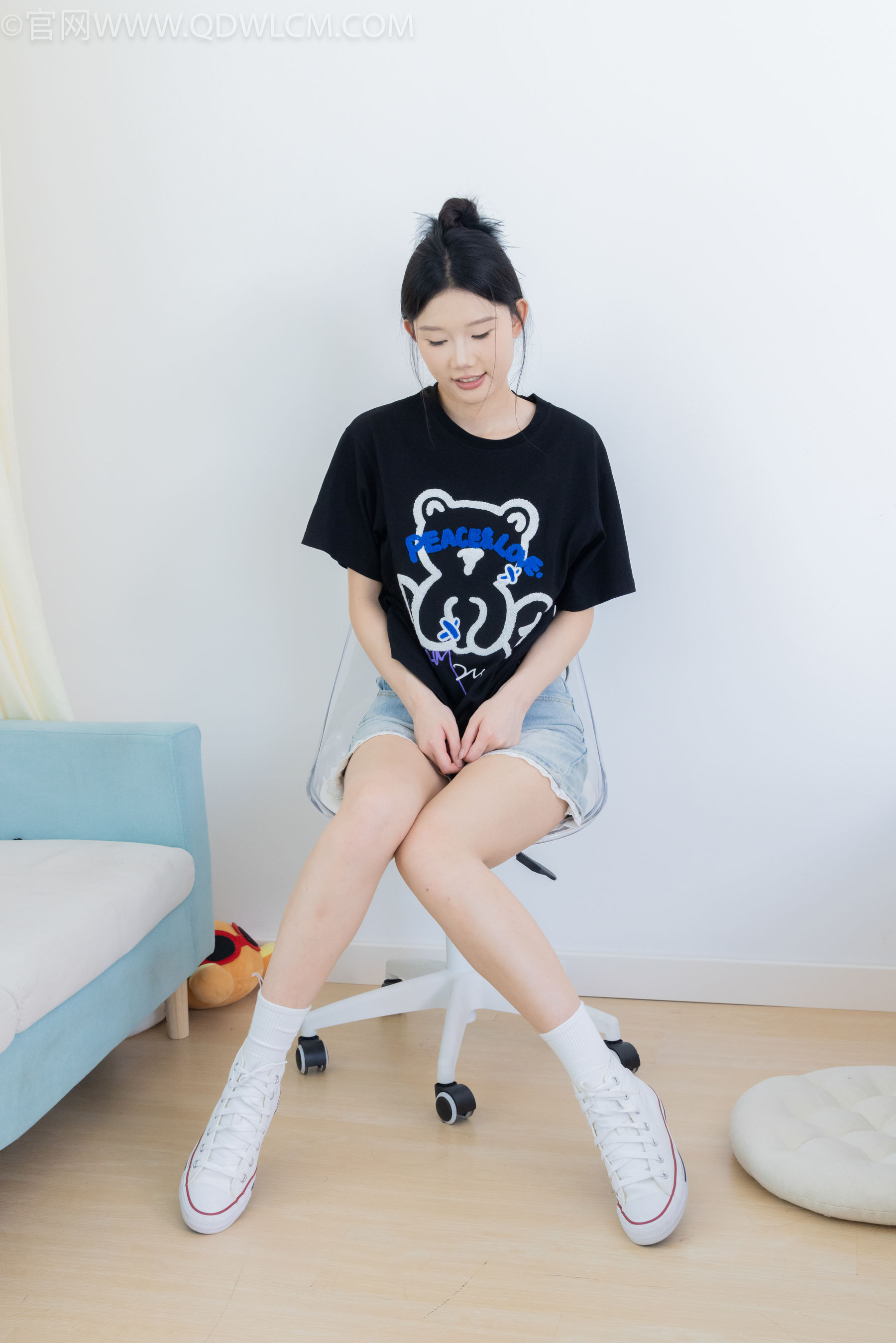 物恋传媒 No.2324 小竹 - 匡威帆布鞋、白棉袜、黑棉袜/(166P)