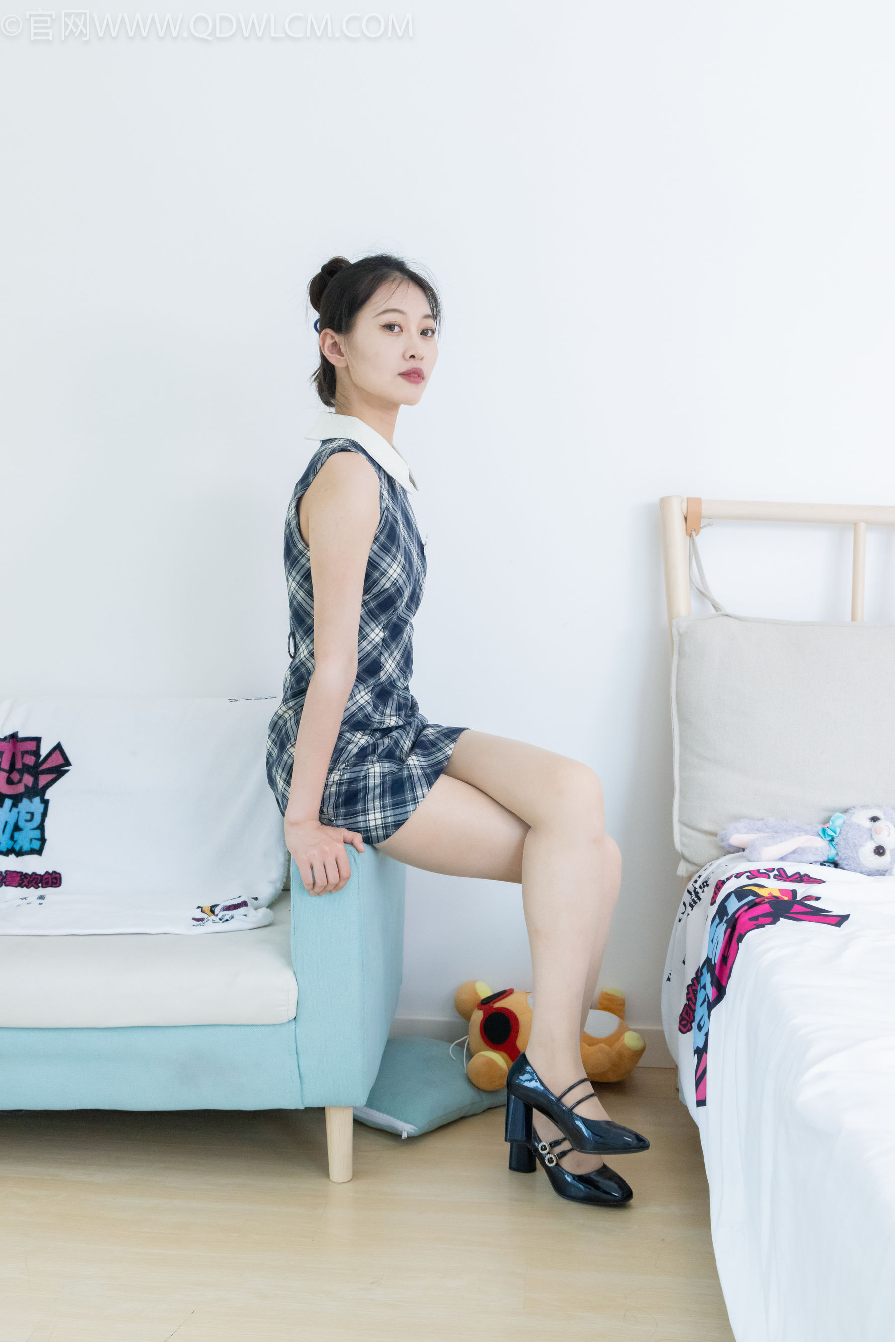 物恋传媒 No.2327 小优 - 高跟鞋、薄肉丝/(152P)