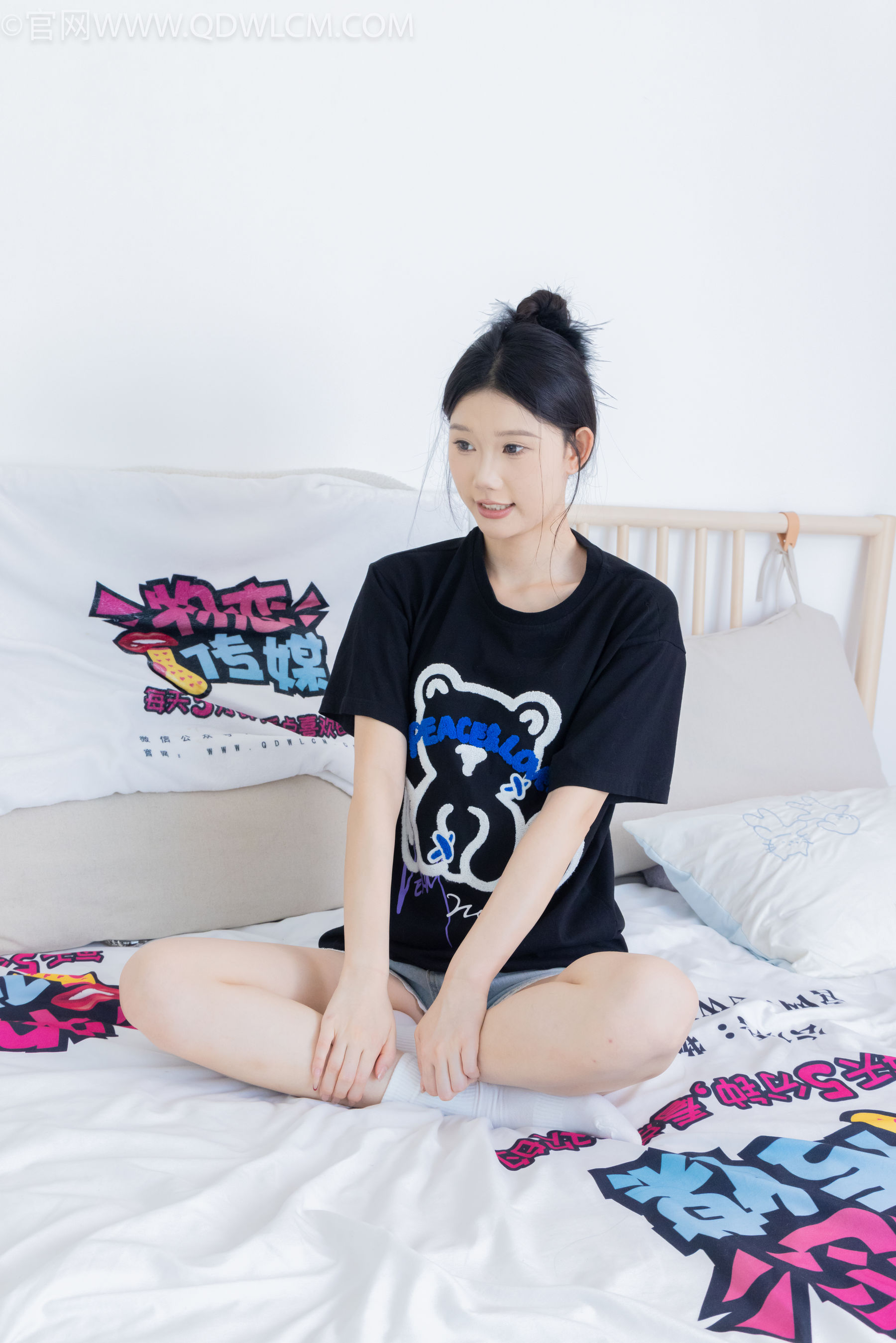 物恋传媒 No.2324 小竹 - 匡威帆布鞋、白棉袜、黑棉袜/(166P)