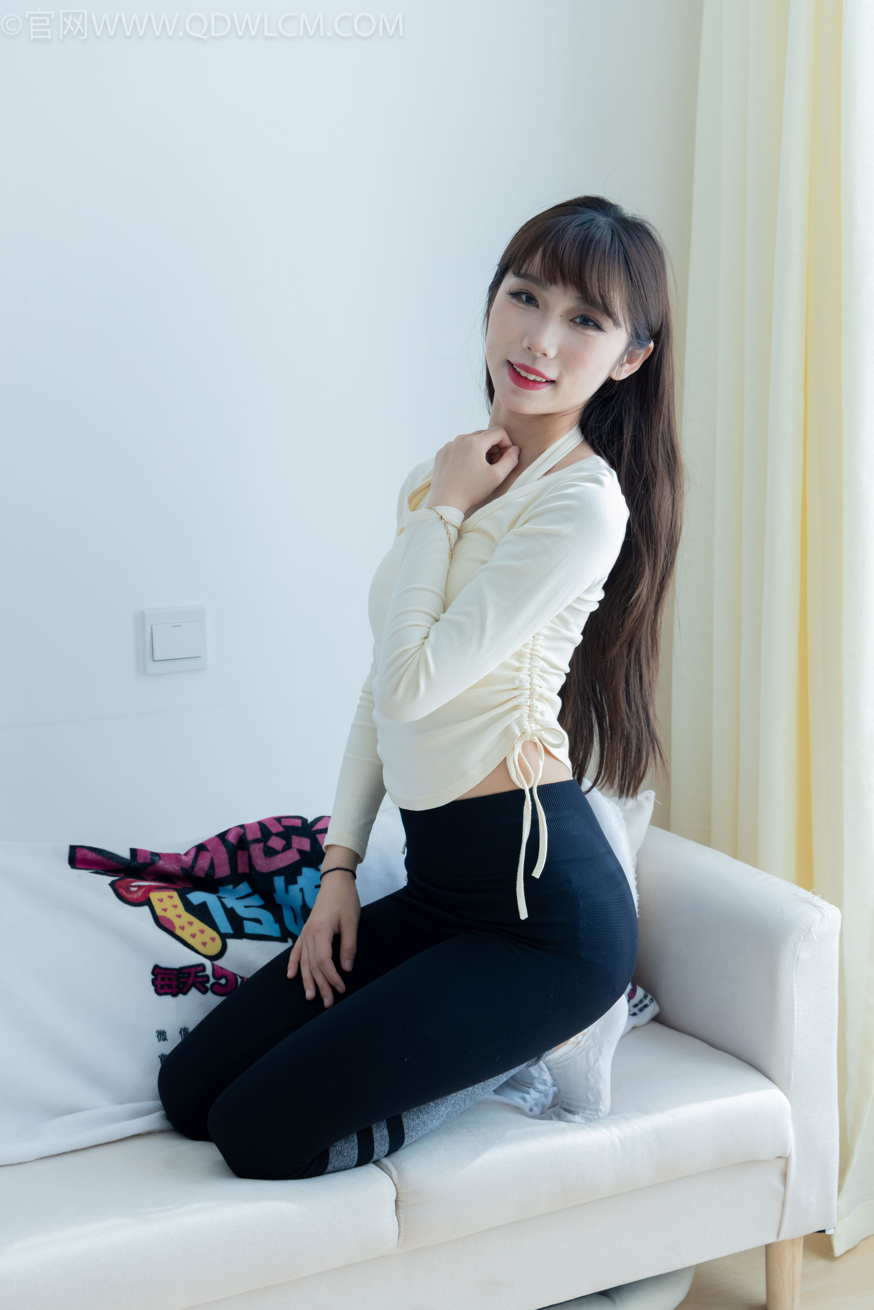 物恋传媒 No.2326 泡泡 - 高跟长靴、白棉袜、裸足/(184P)