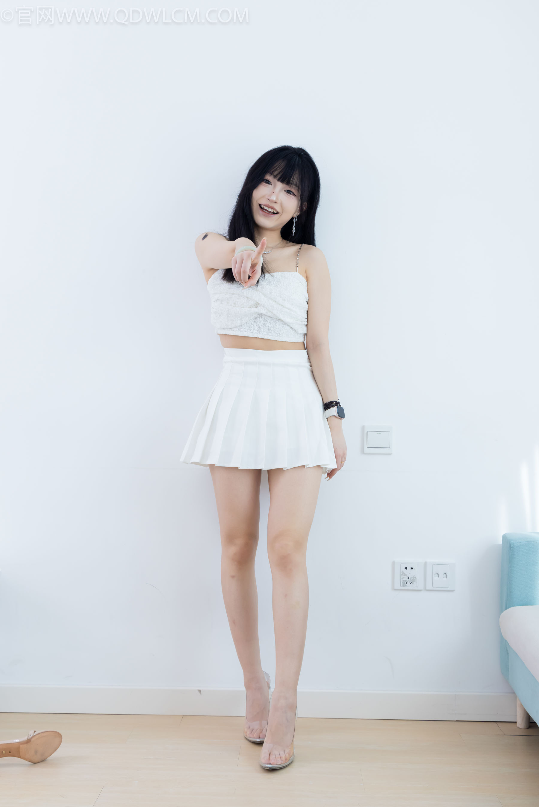 物恋传媒 No.2325 嘟嘟 - 透明高跟鞋、高跟凉鞋、白船袜、裸足/(156P)