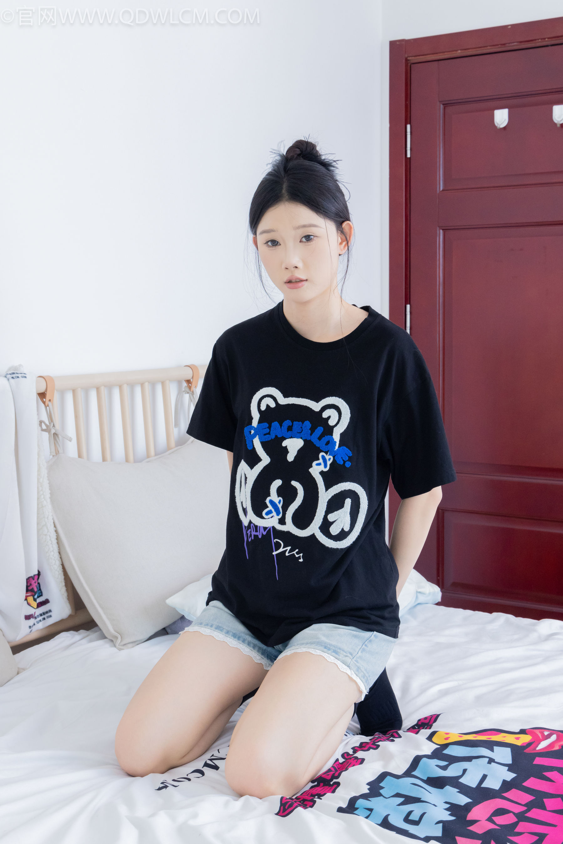 物恋传媒 No.2324 小竹 - 匡威帆布鞋、白棉袜、黑棉袜/(166P)