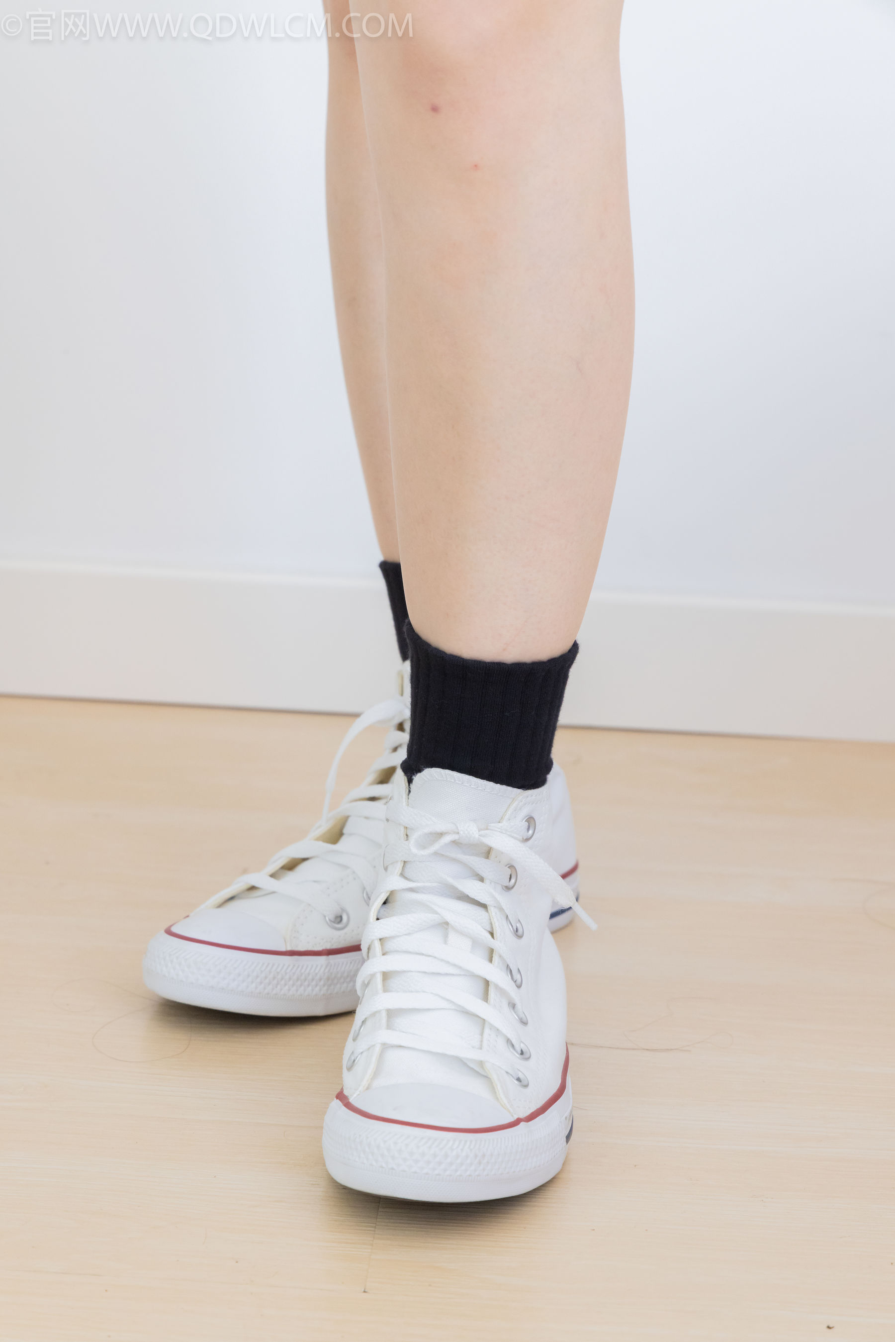 物恋传媒 No.2324 小竹 - 匡威帆布鞋、白棉袜、黑棉袜/(166P)