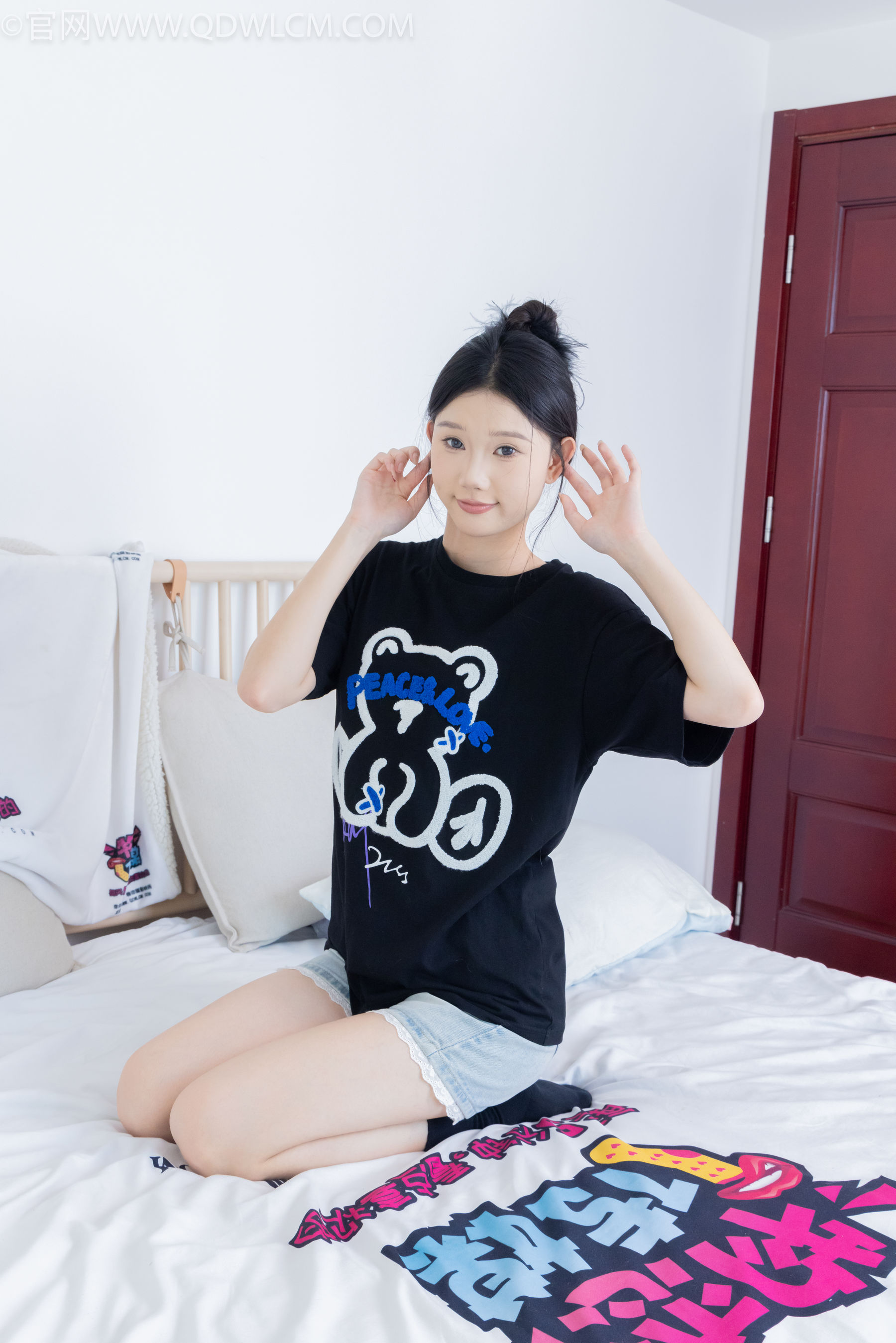 物恋传媒 No.2324 小竹 - 匡威帆布鞋、白棉袜、黑棉袜/(166P)