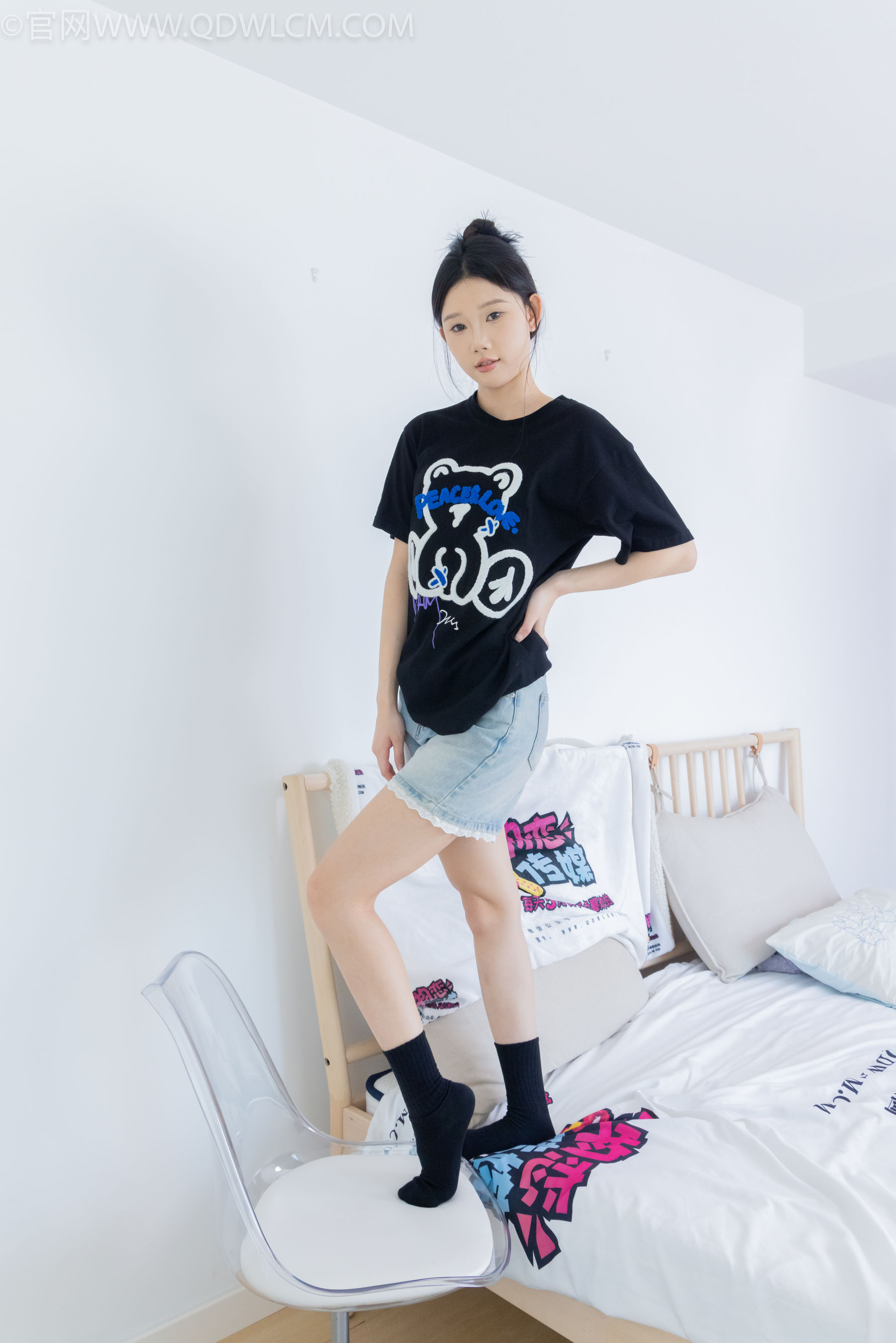 物恋传媒 No.2324 小竹 - 匡威帆布鞋、白棉袜、黑棉袜/(166P)