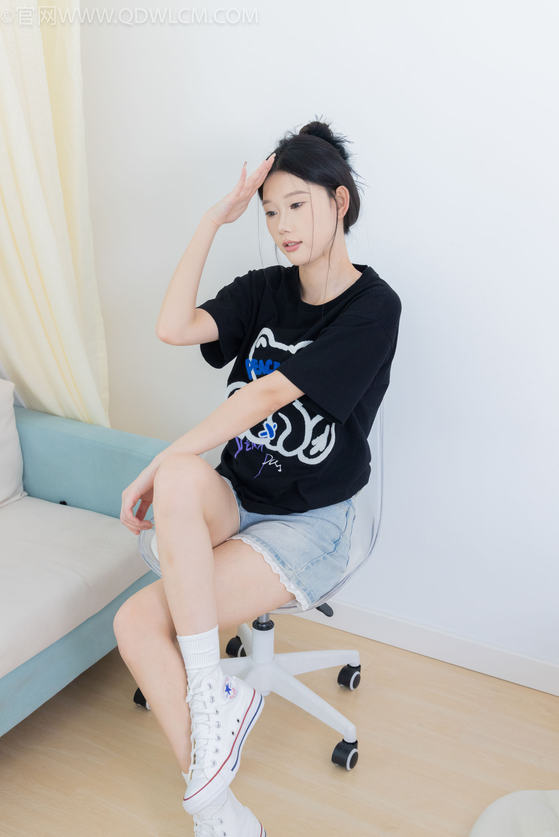 物恋传媒 No.2324 小竹 - 匡威帆布鞋、白棉袜、黑棉袜/(166P)