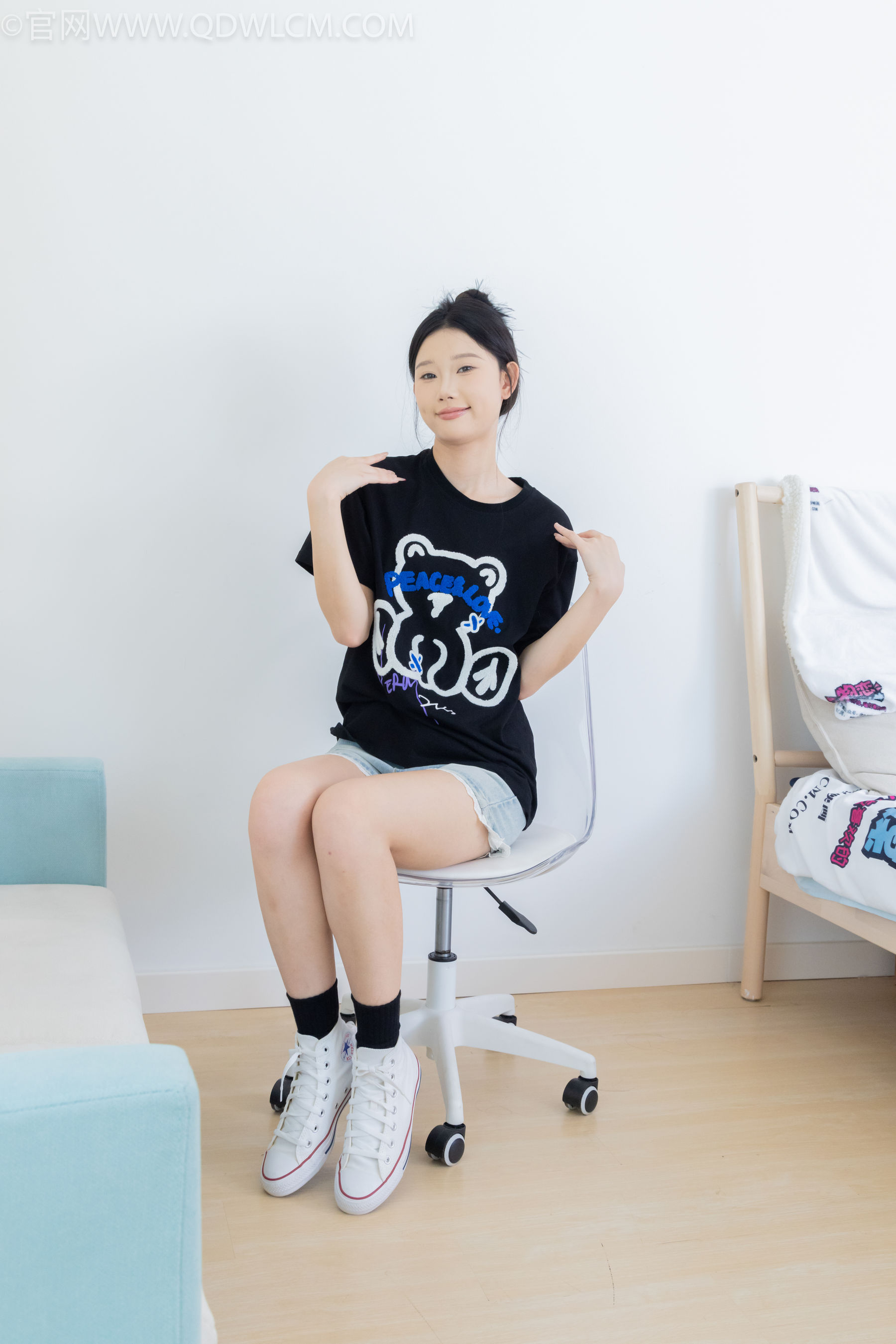 物恋传媒 No.2324 小竹 - 匡威帆布鞋、白棉袜、黑棉袜/(166P)