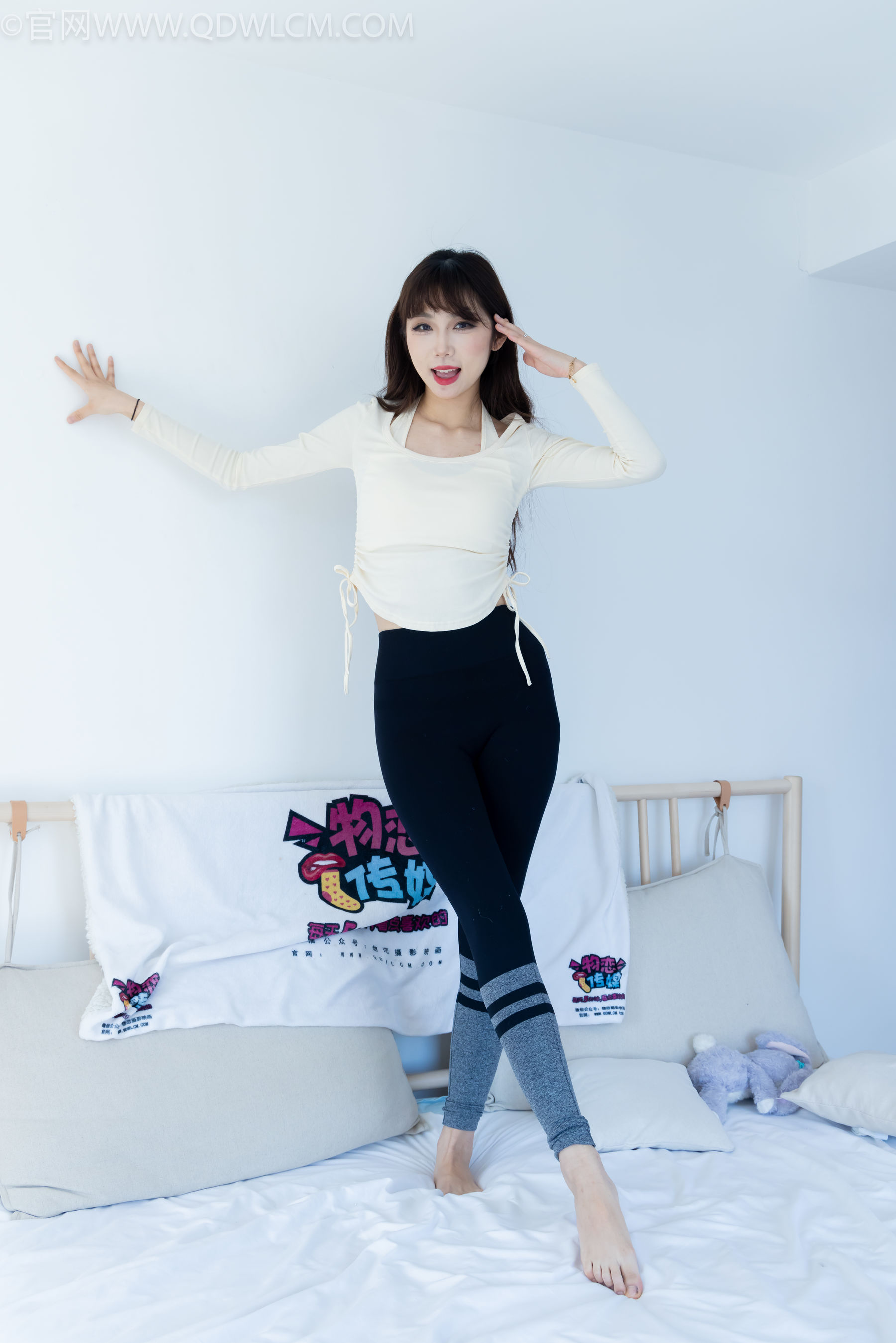 物恋传媒 No.2326 泡泡 - 高跟长靴、白棉袜、裸足/(184P)